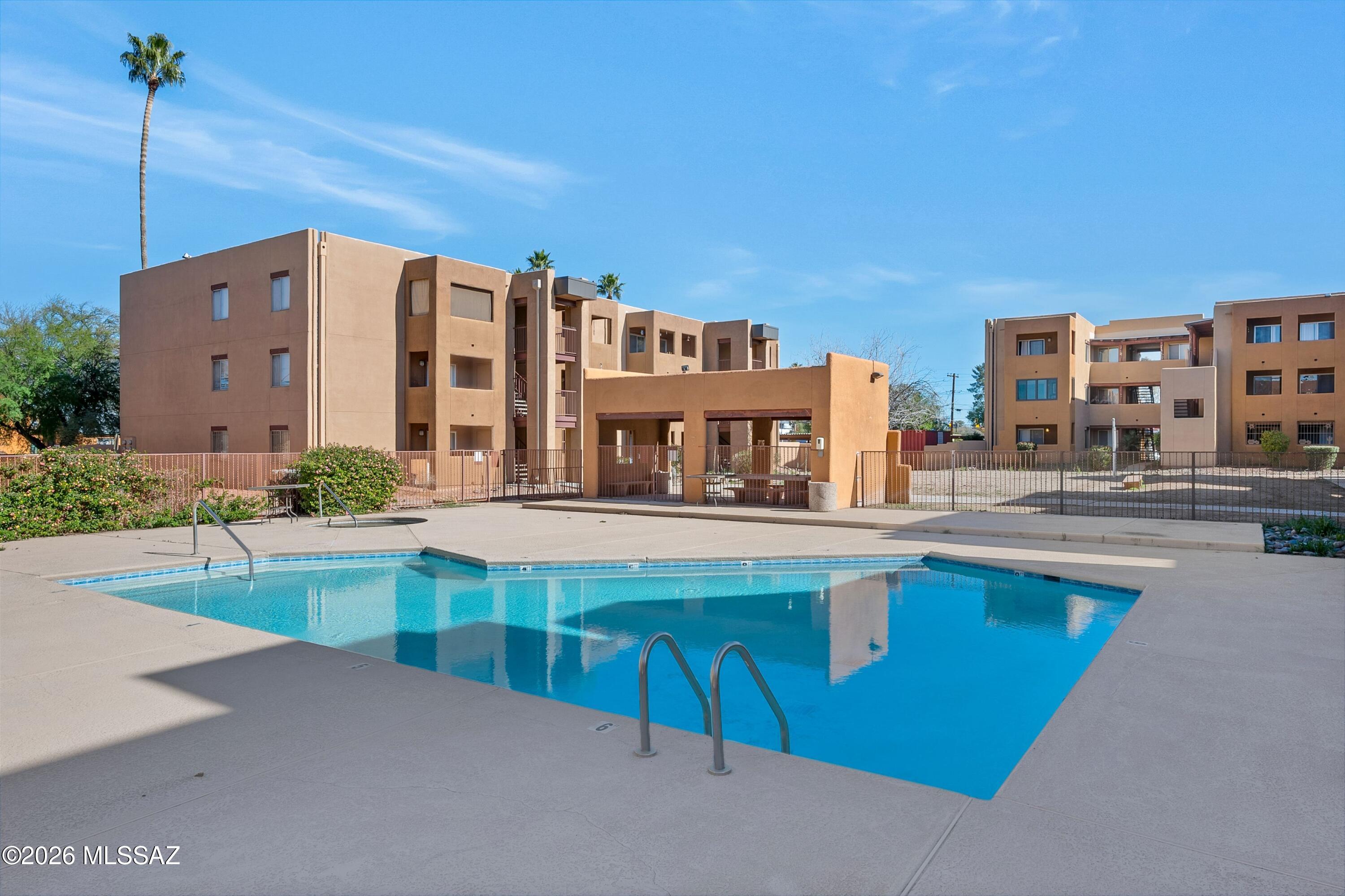 1810 E Blacklidge Drive 108