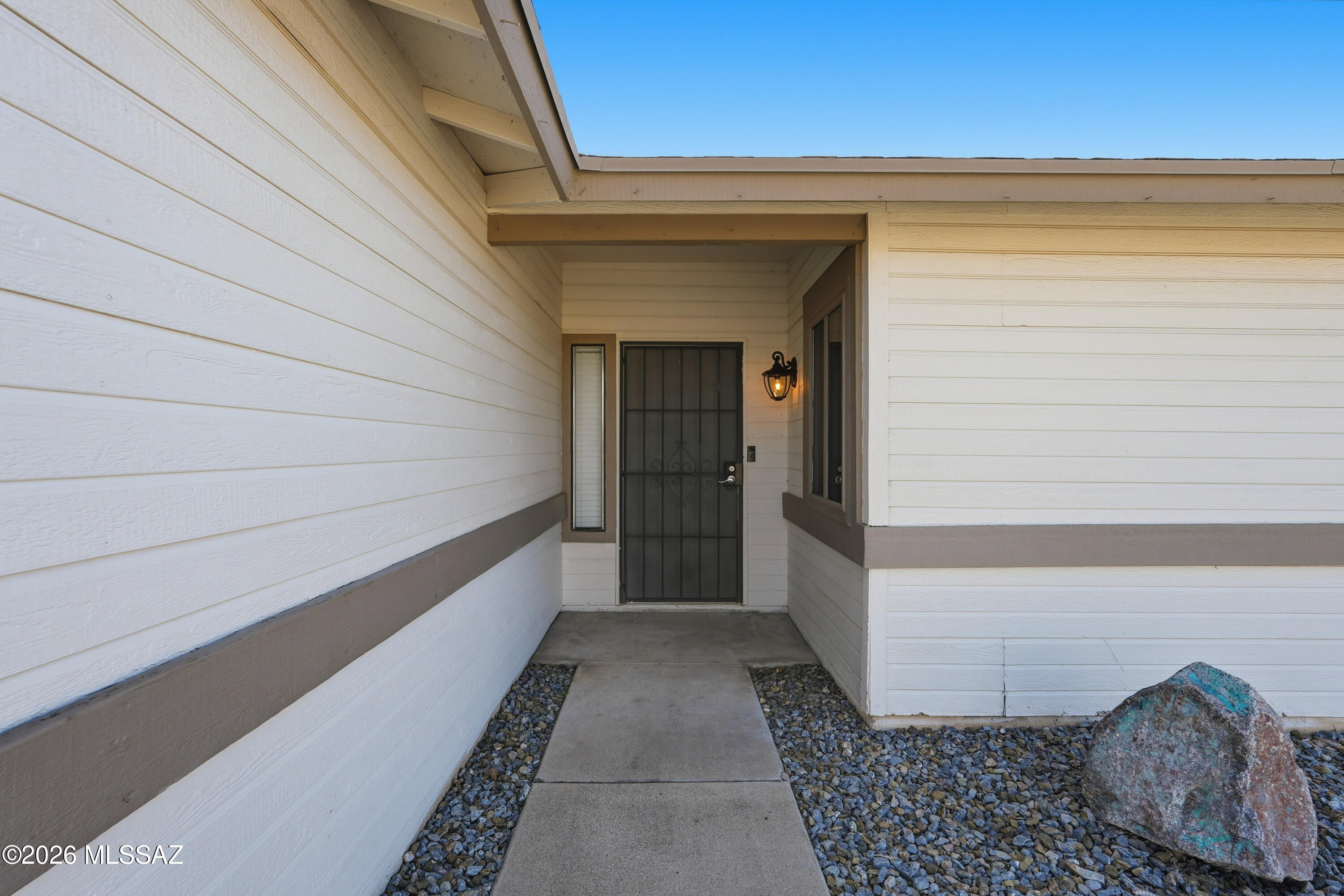 2589 W Edenbrook Place