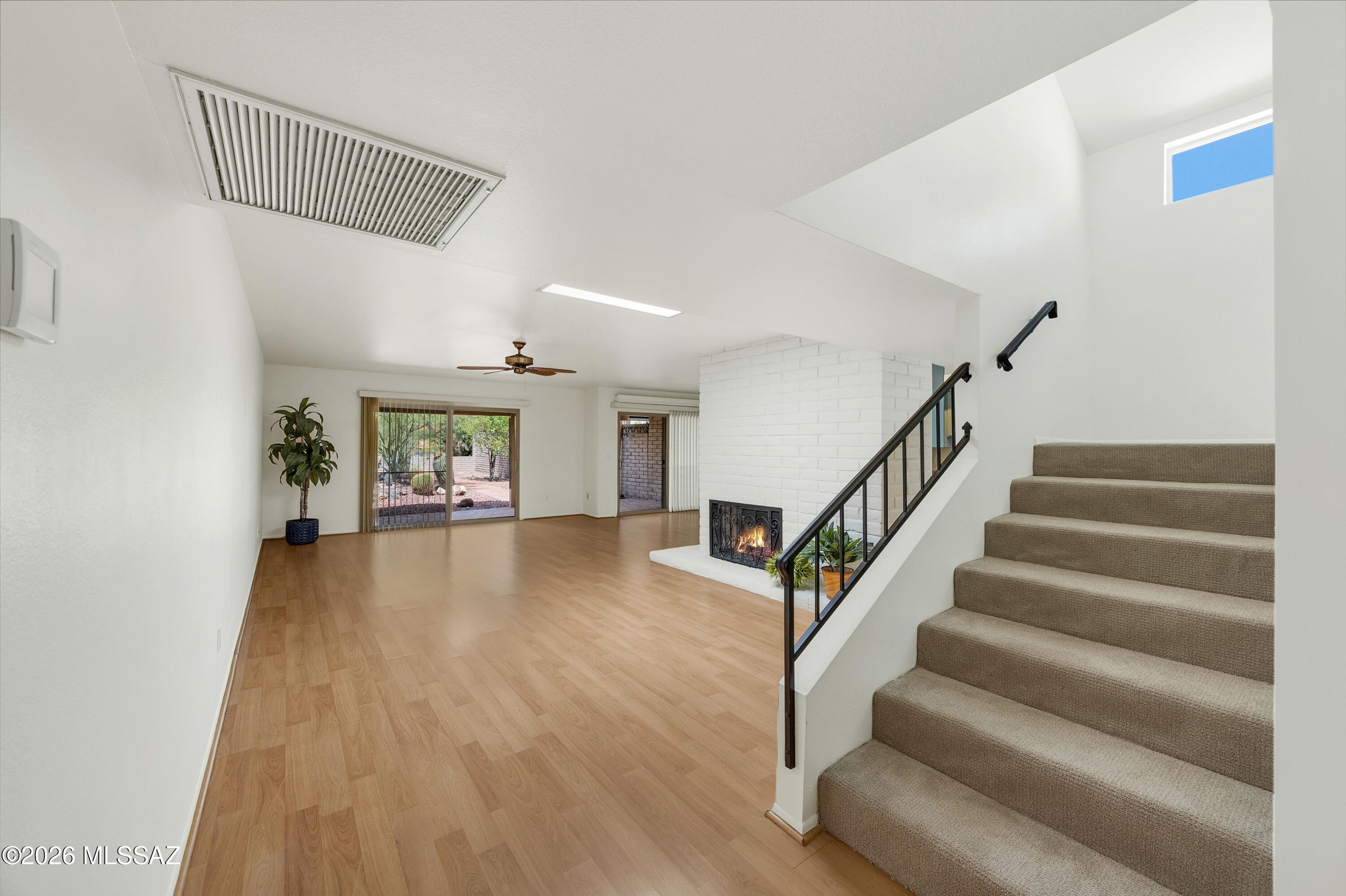 5617 N Camino Del Sol