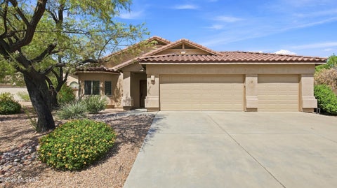 Photo of 8005 N Iron Ridge Drive, Tucson, AZ 85743 (MLS # 22621034)