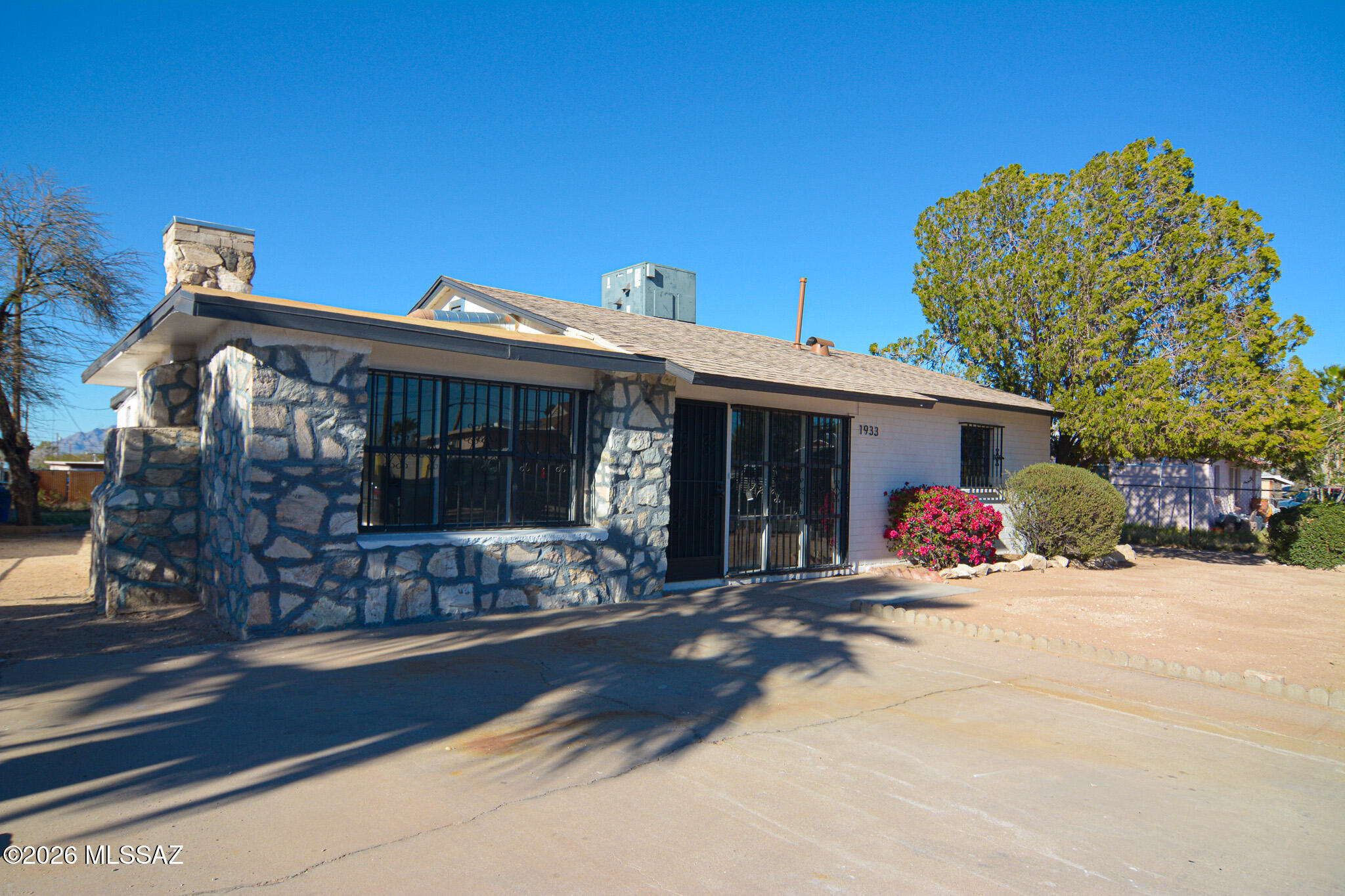 1933 E Granito Vista