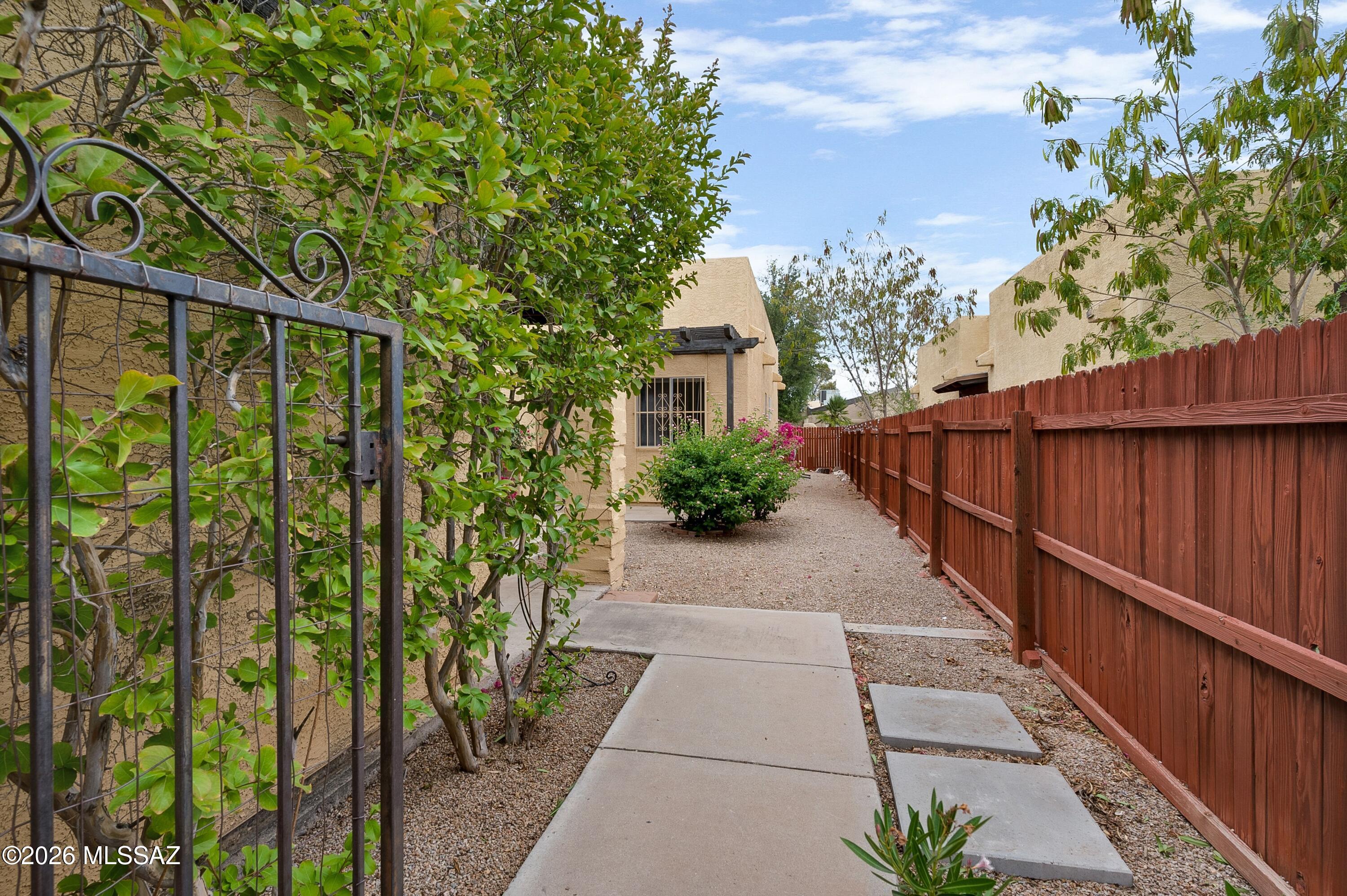 Ladera Brisas Townhouses (1-106) - Residential