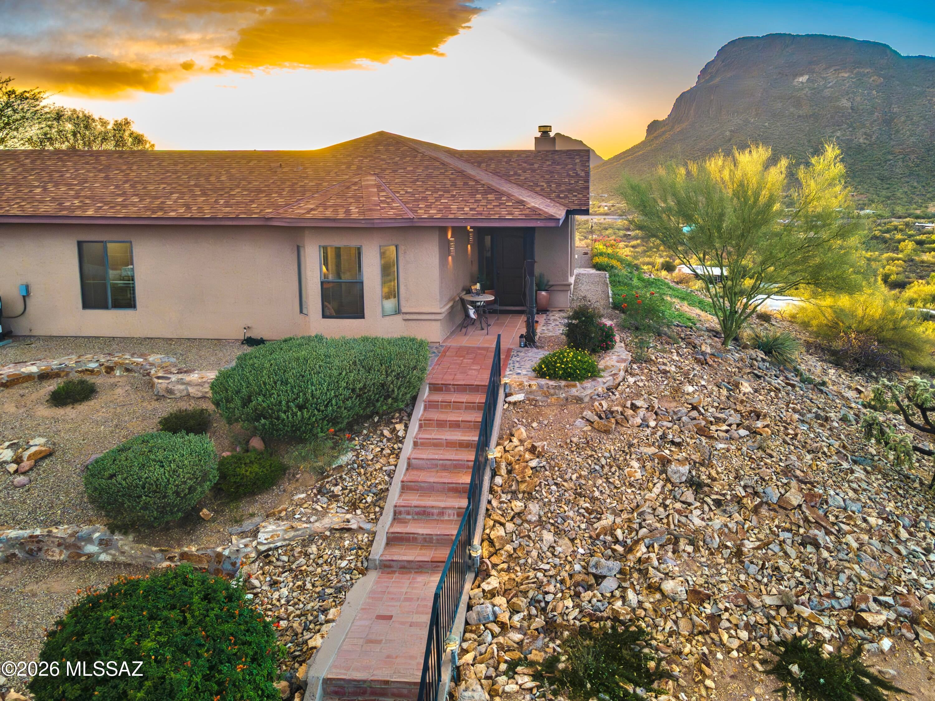 3955 W Coyote Ridge Trail