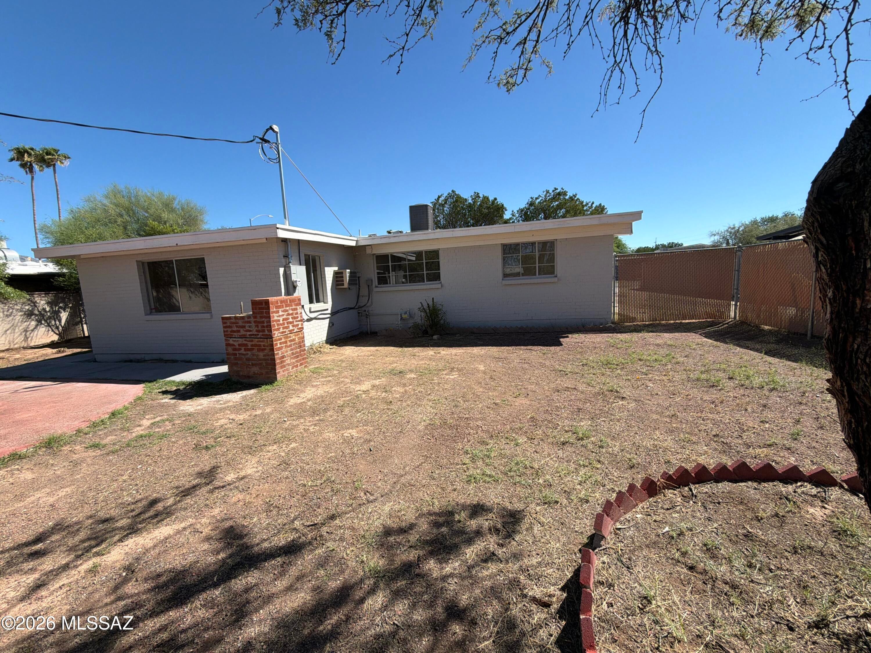 2817 N Walnut Avenue