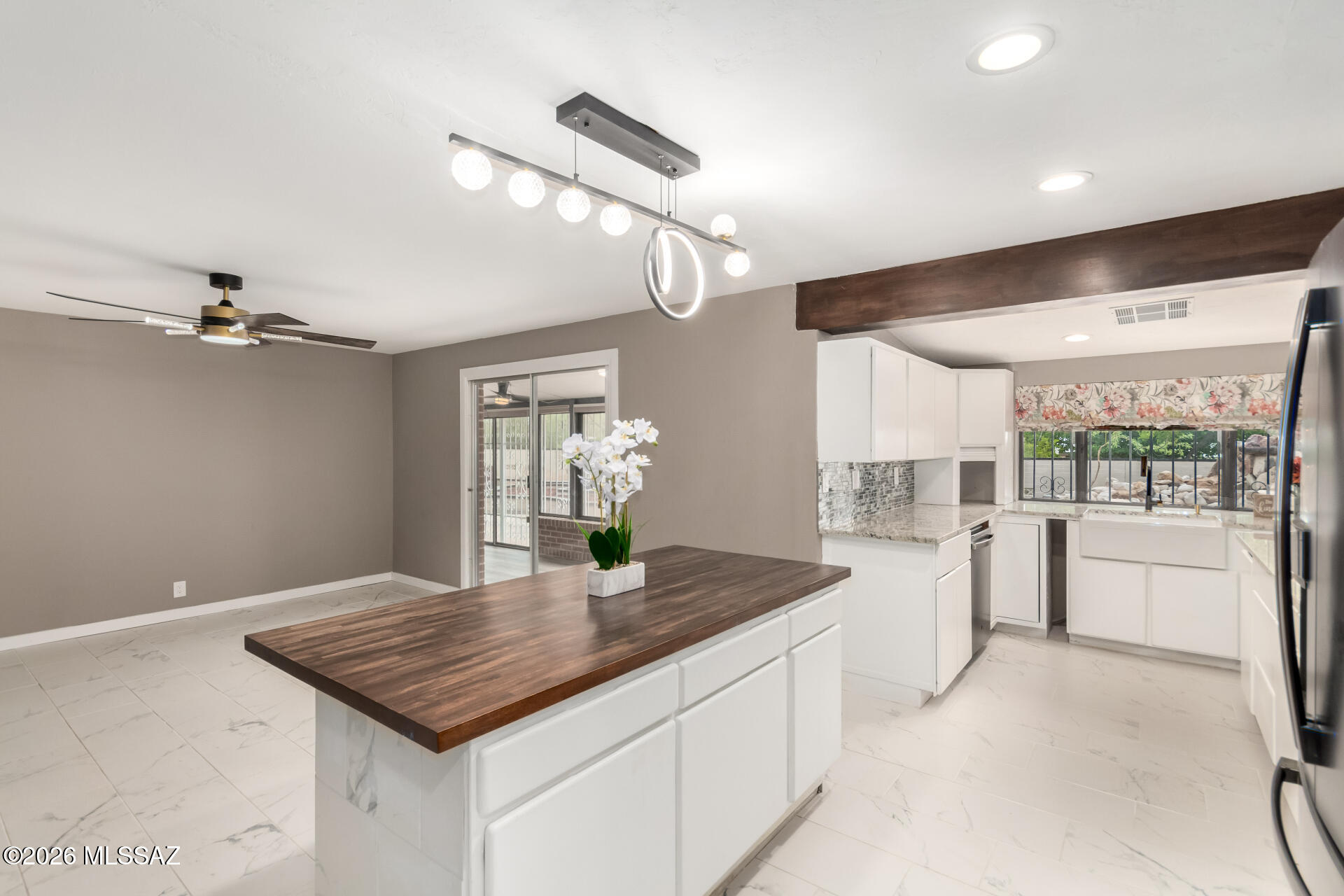 3430 N Calle De Beso