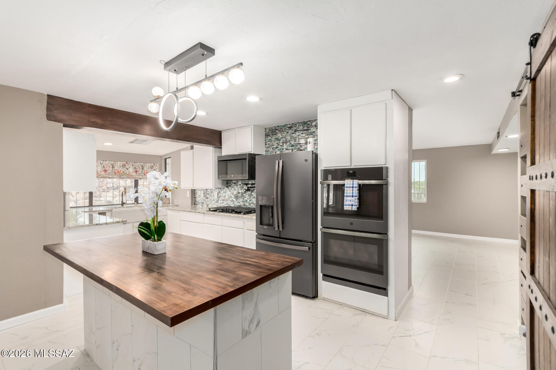 3430 N Calle De Beso