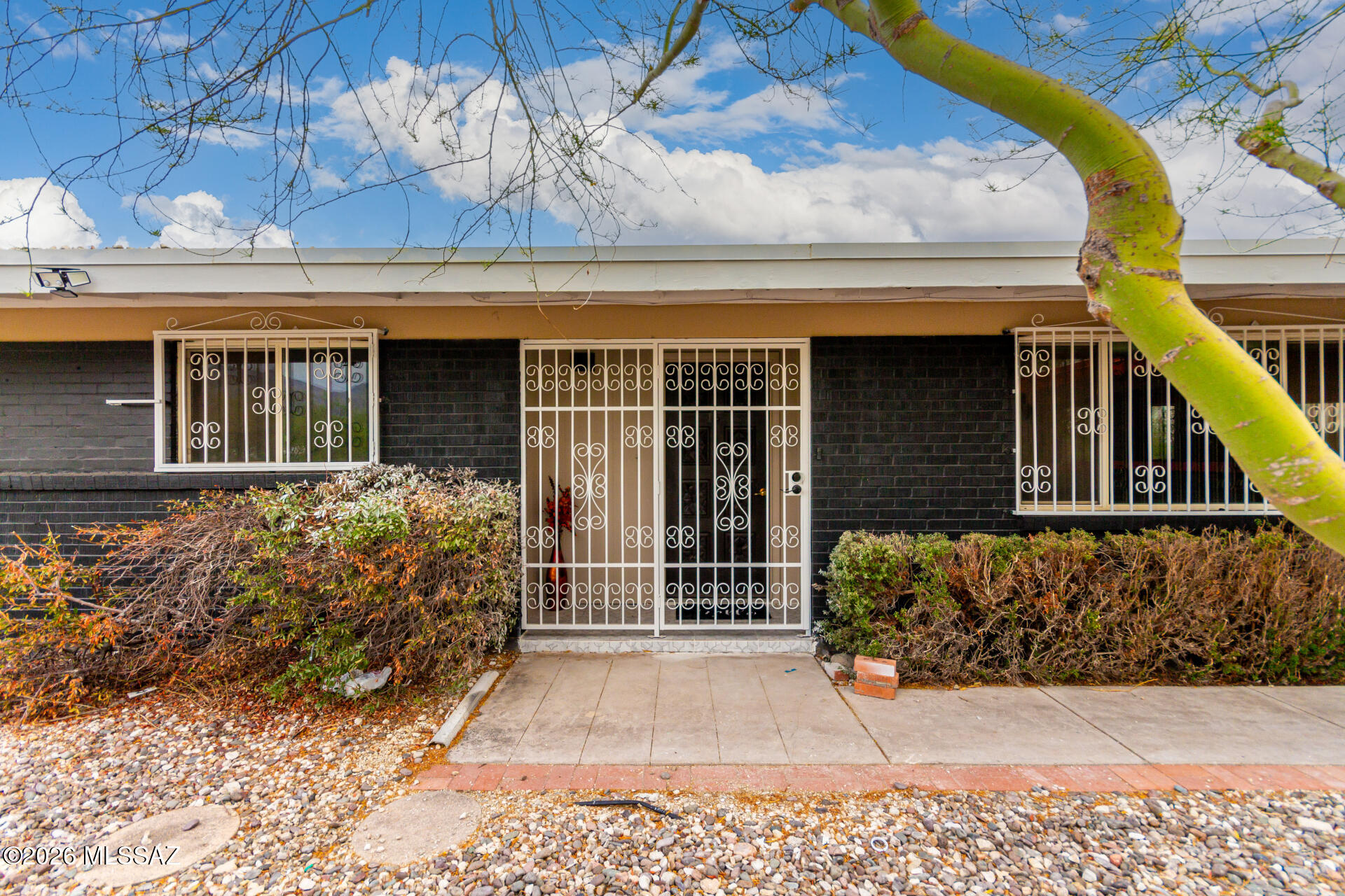 3430 N Calle De Beso