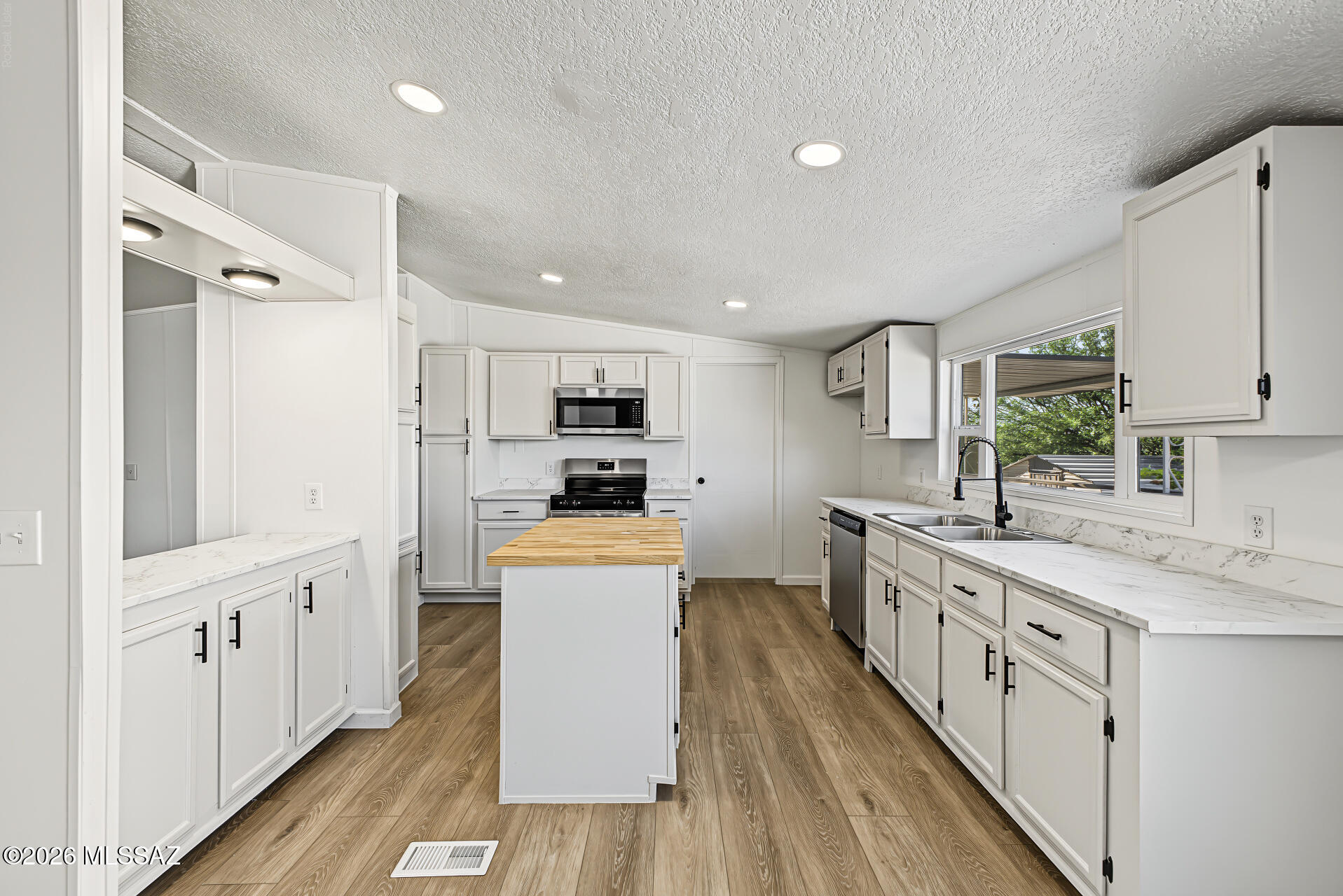 3314 W Navajo Trail
