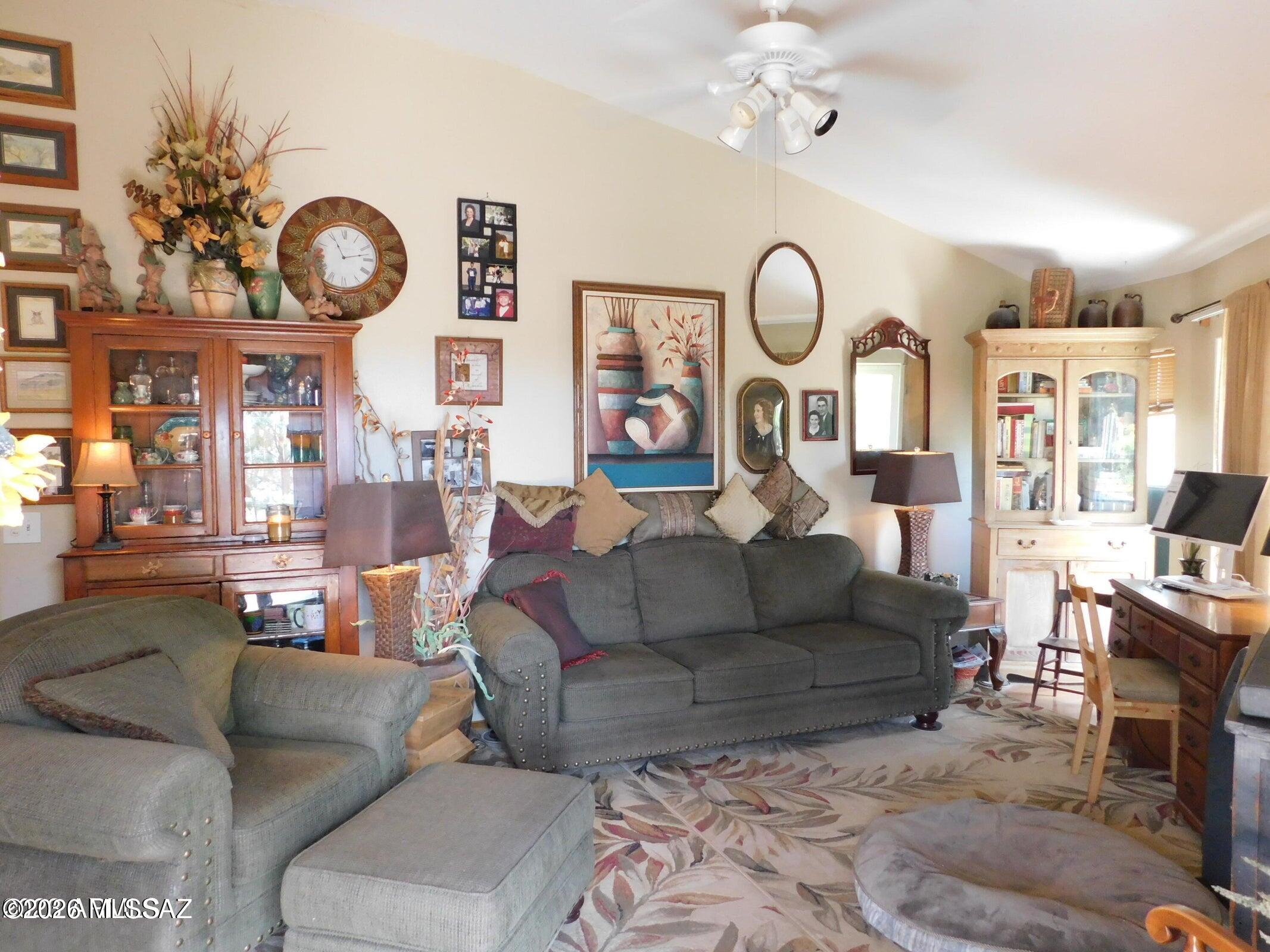 2916 E Loma Alta Drive