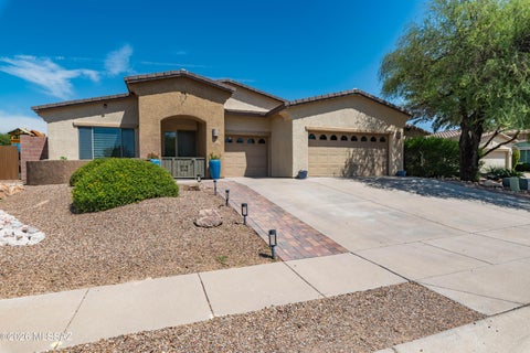 Photo of 1544 W Soft Breeze Court, Oro Valley, AZ 85737 (MLS # 22621042)