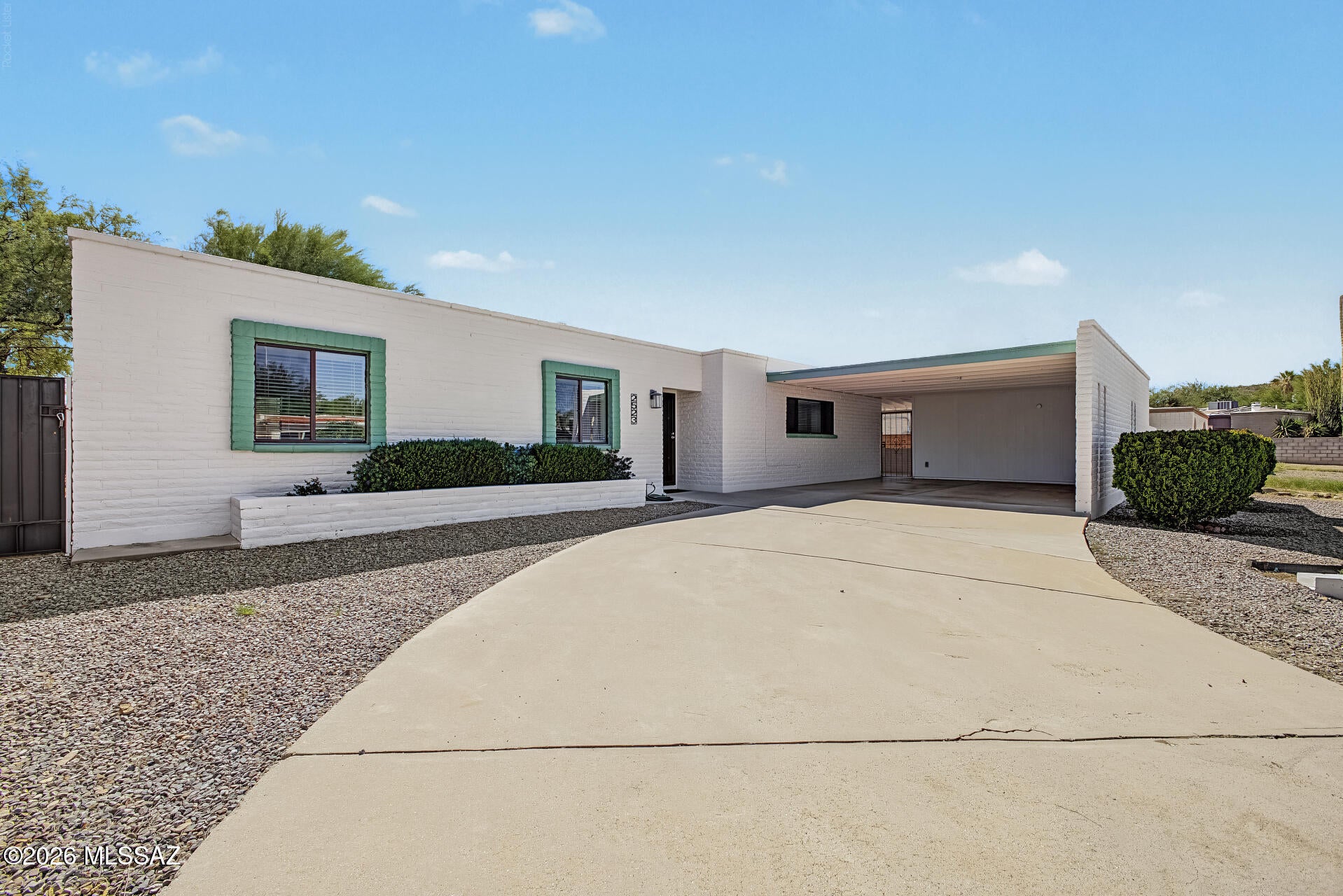 2523 W Calle Paraiso