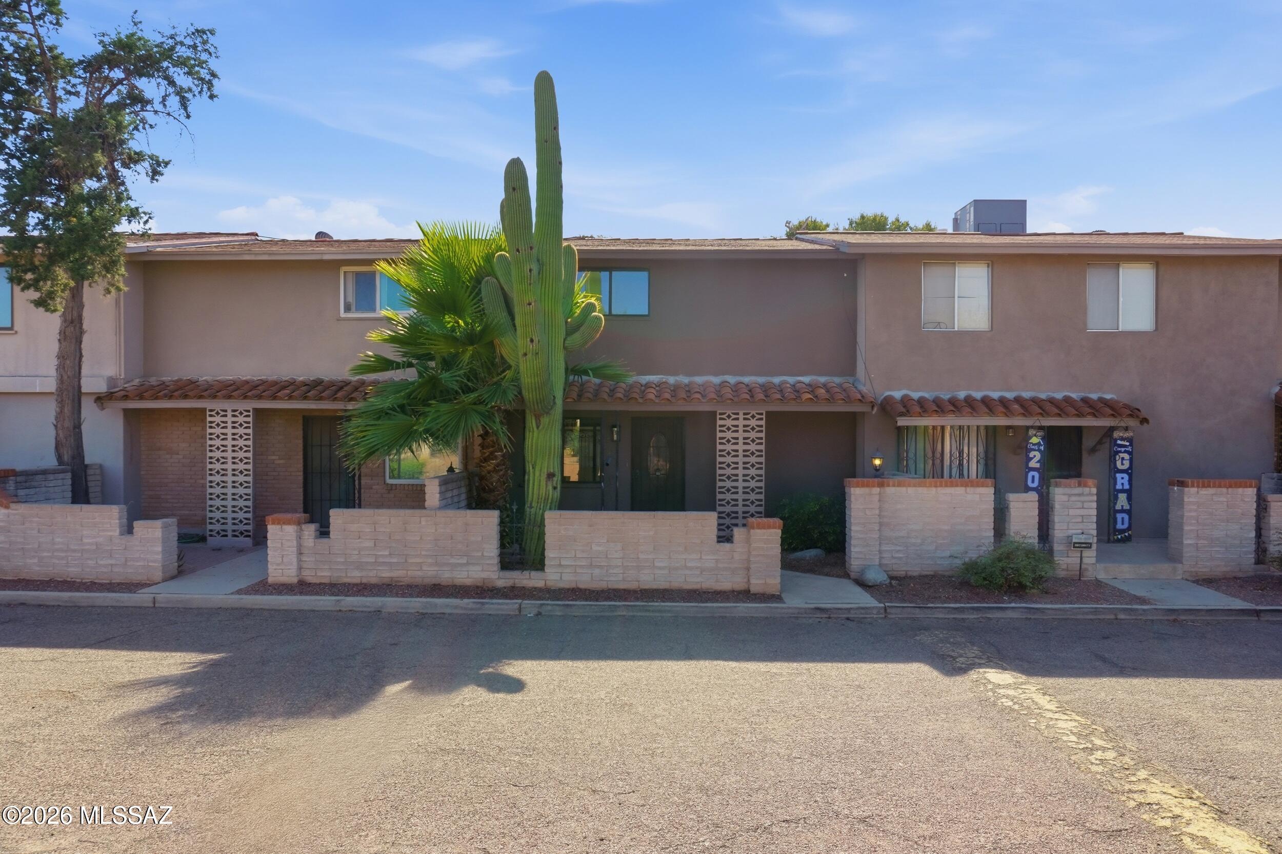 Rolling Hills Towne House - Residential