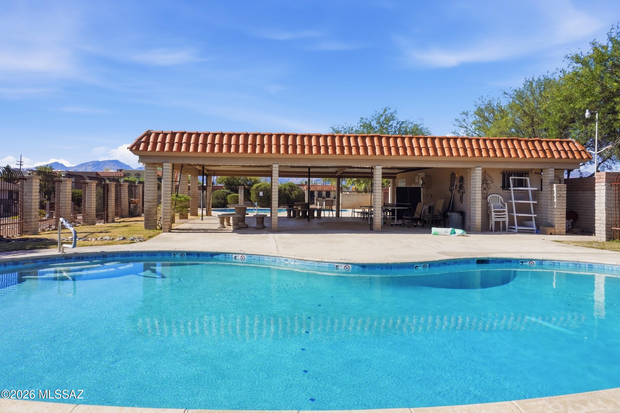 Rolling Hills Towne House - Residential