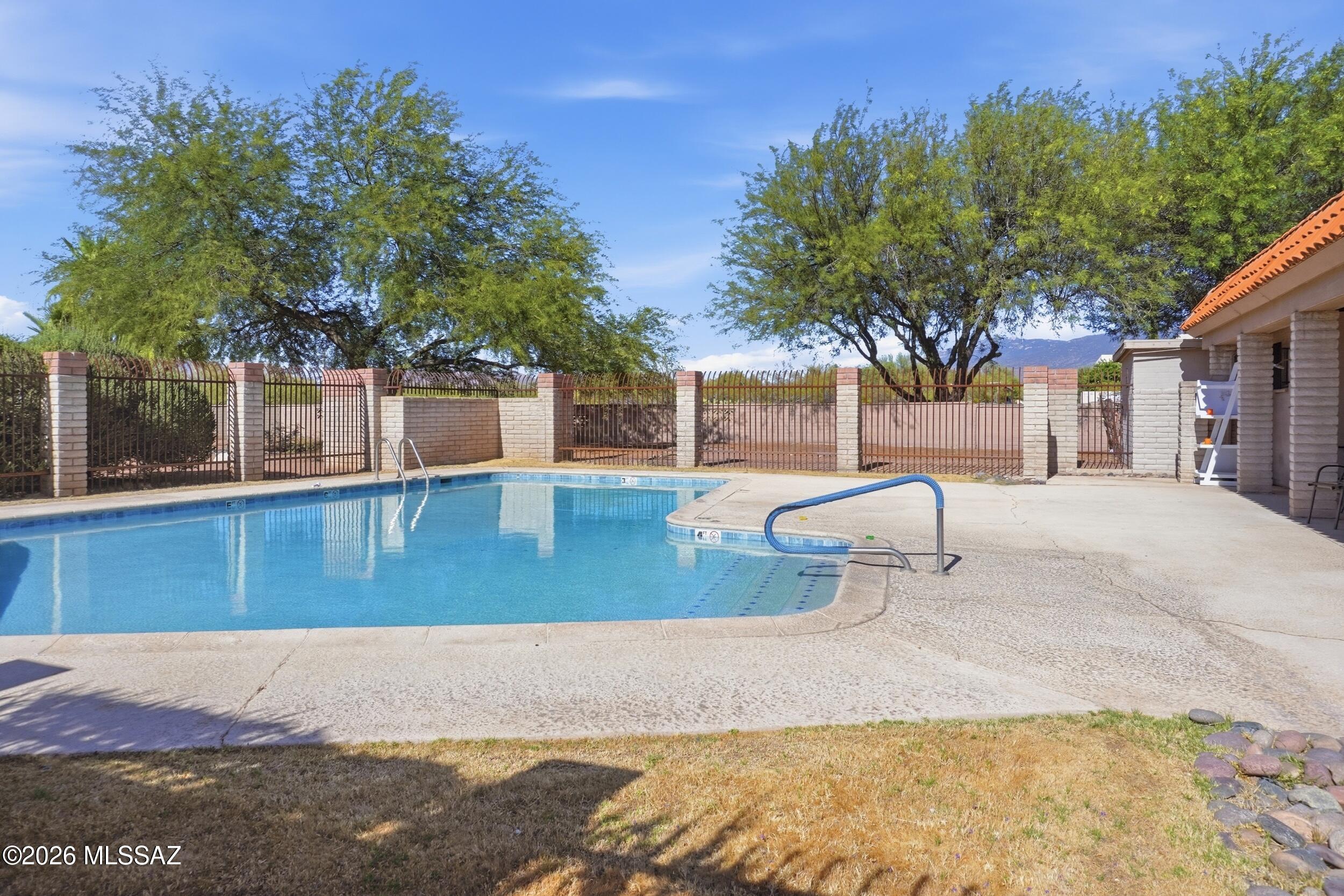Rolling Hills Towne House - Residential
