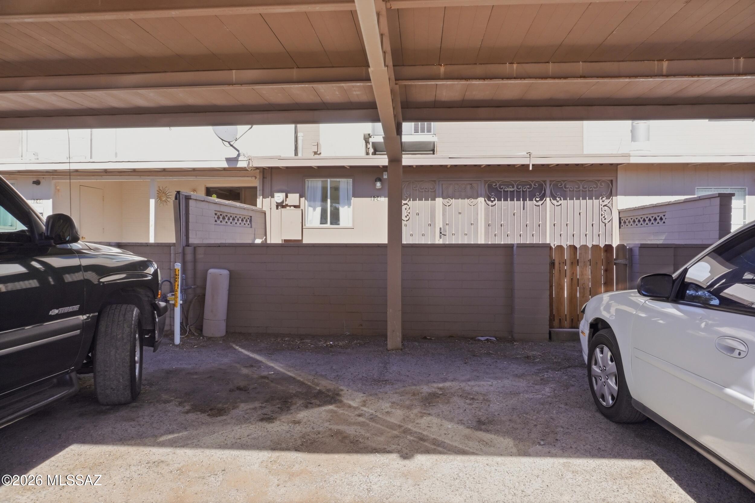 Rolling Hills Towne House - Residential