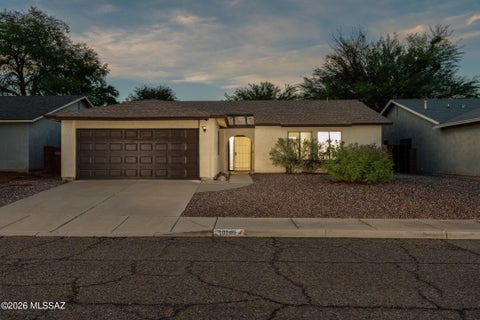 Photo of 10140 E Cardiff Place, Tucson, AZ 85748 (MLS # 22623021)