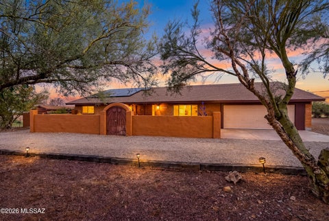 Photo of 16052 W Ridgemoor Avenue, Tucson, AZ 85736 (MLS # 22624925)