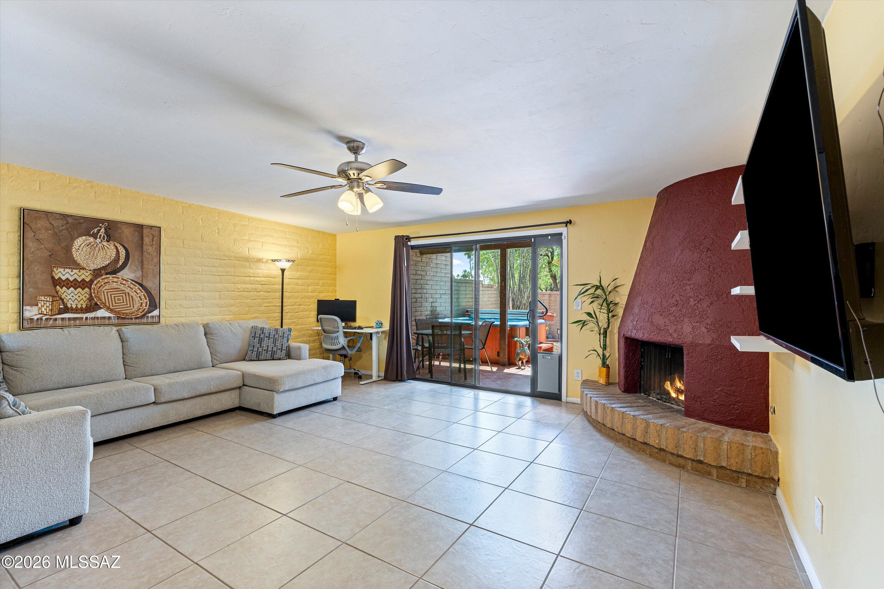 1909 N Linden Circle