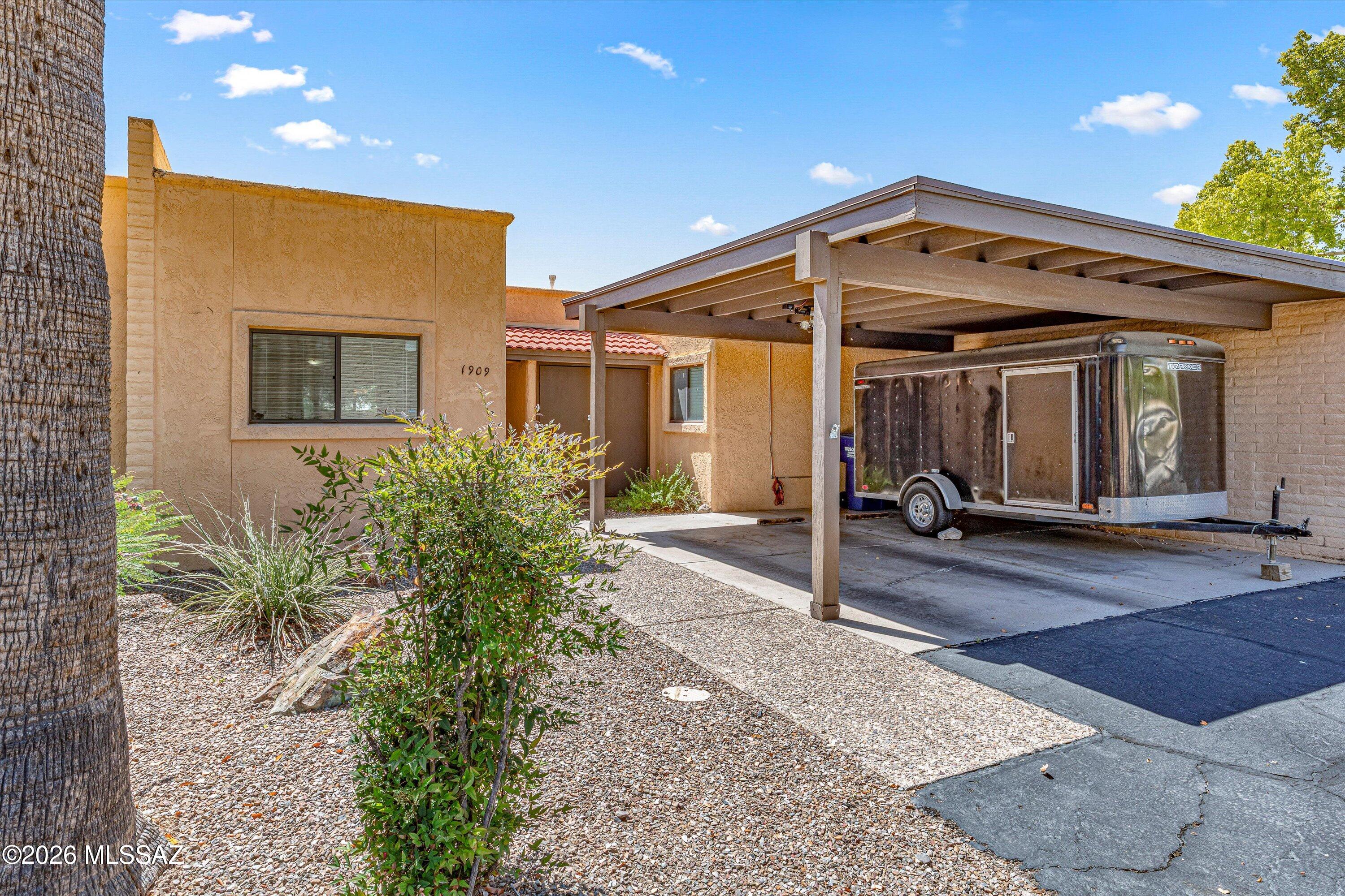 1909 N Linden Circle