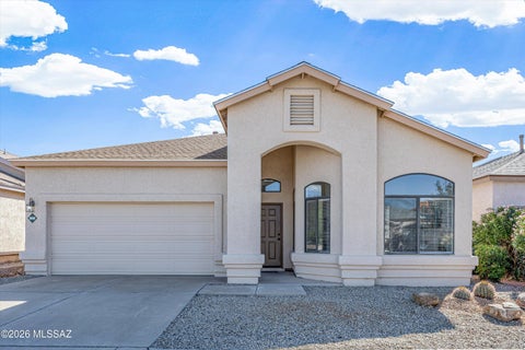 Photo of 10008 E VÃ­a Del Pasto, Tucson, AZ 85747 (MLS # 22624803)