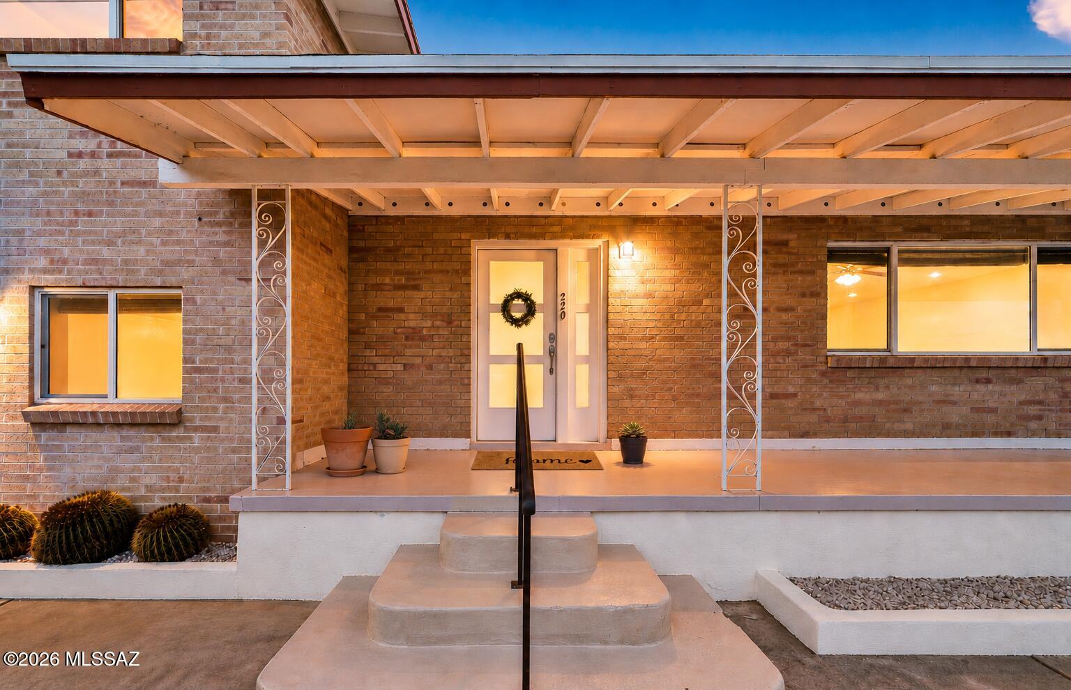 220 S Clausen Circle