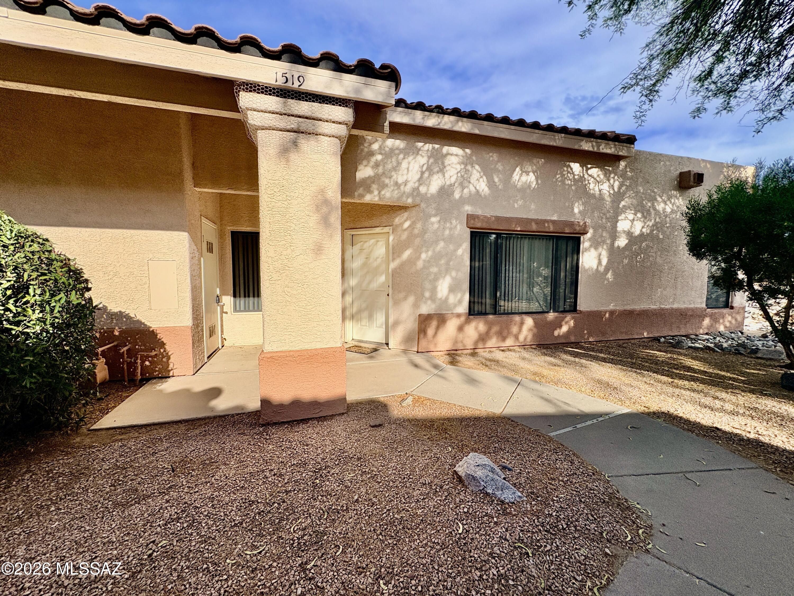 1519 N Paseo La Tinaja