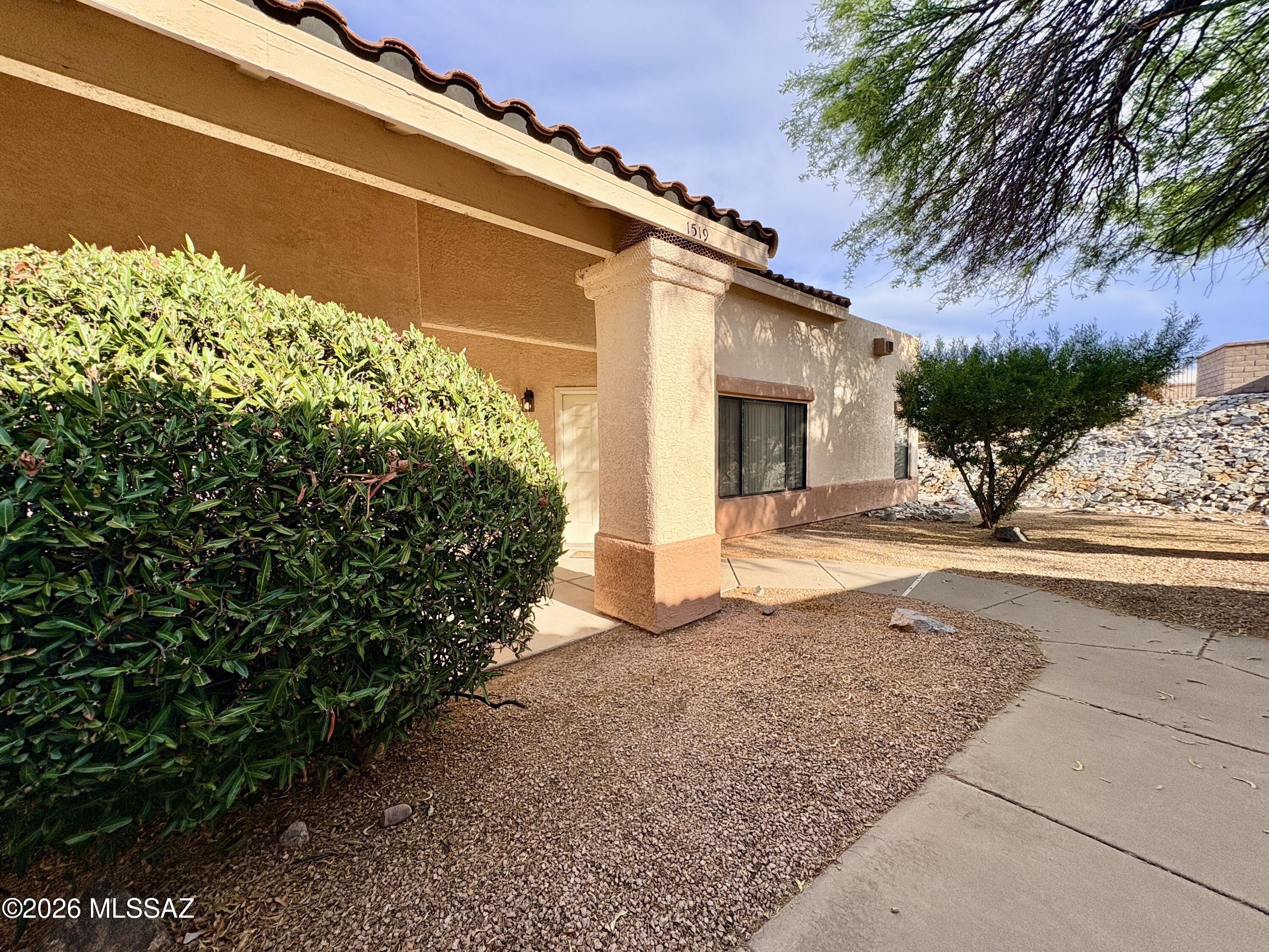 1519 N Paseo La Tinaja