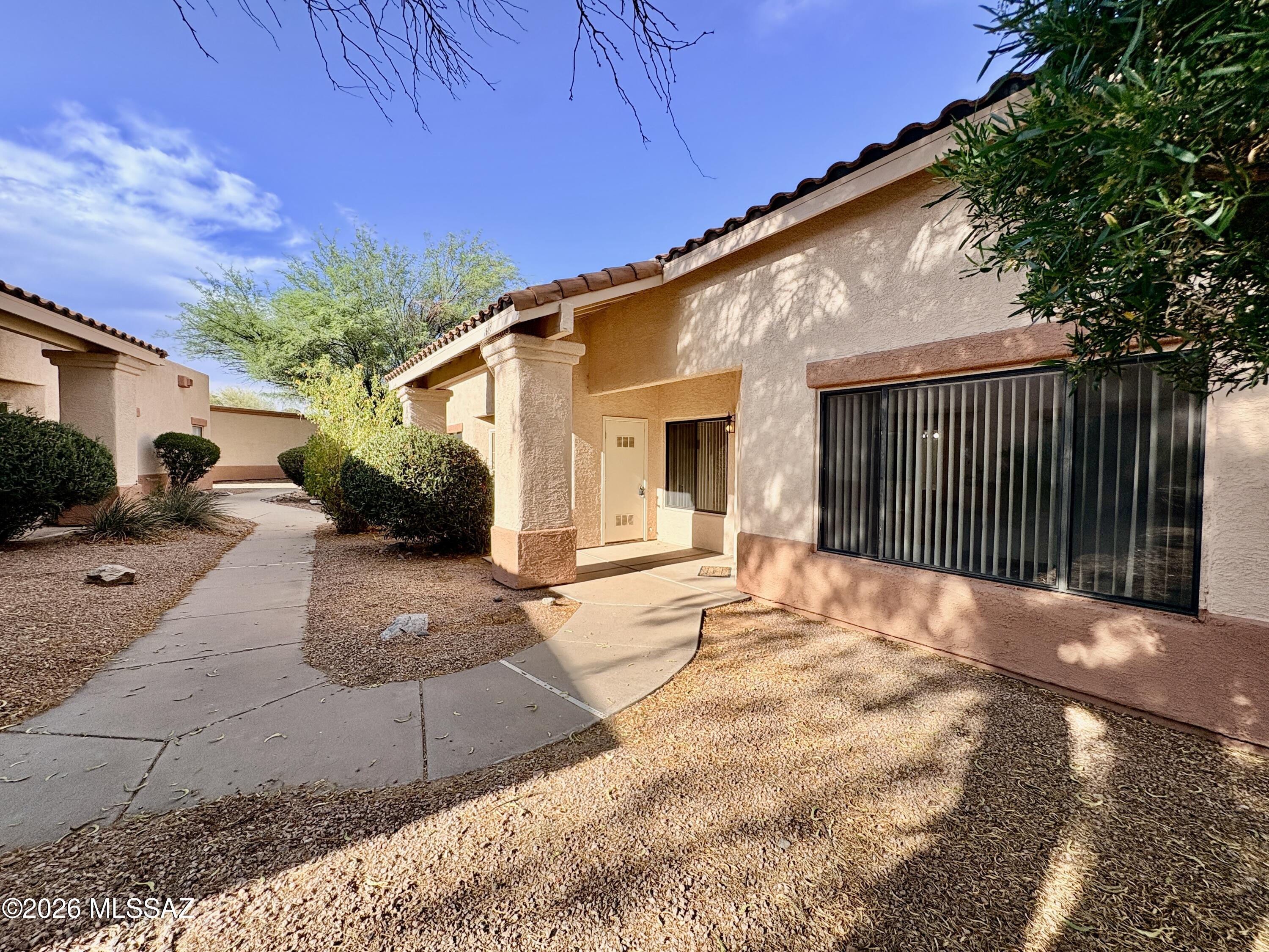 1519 N Paseo La Tinaja