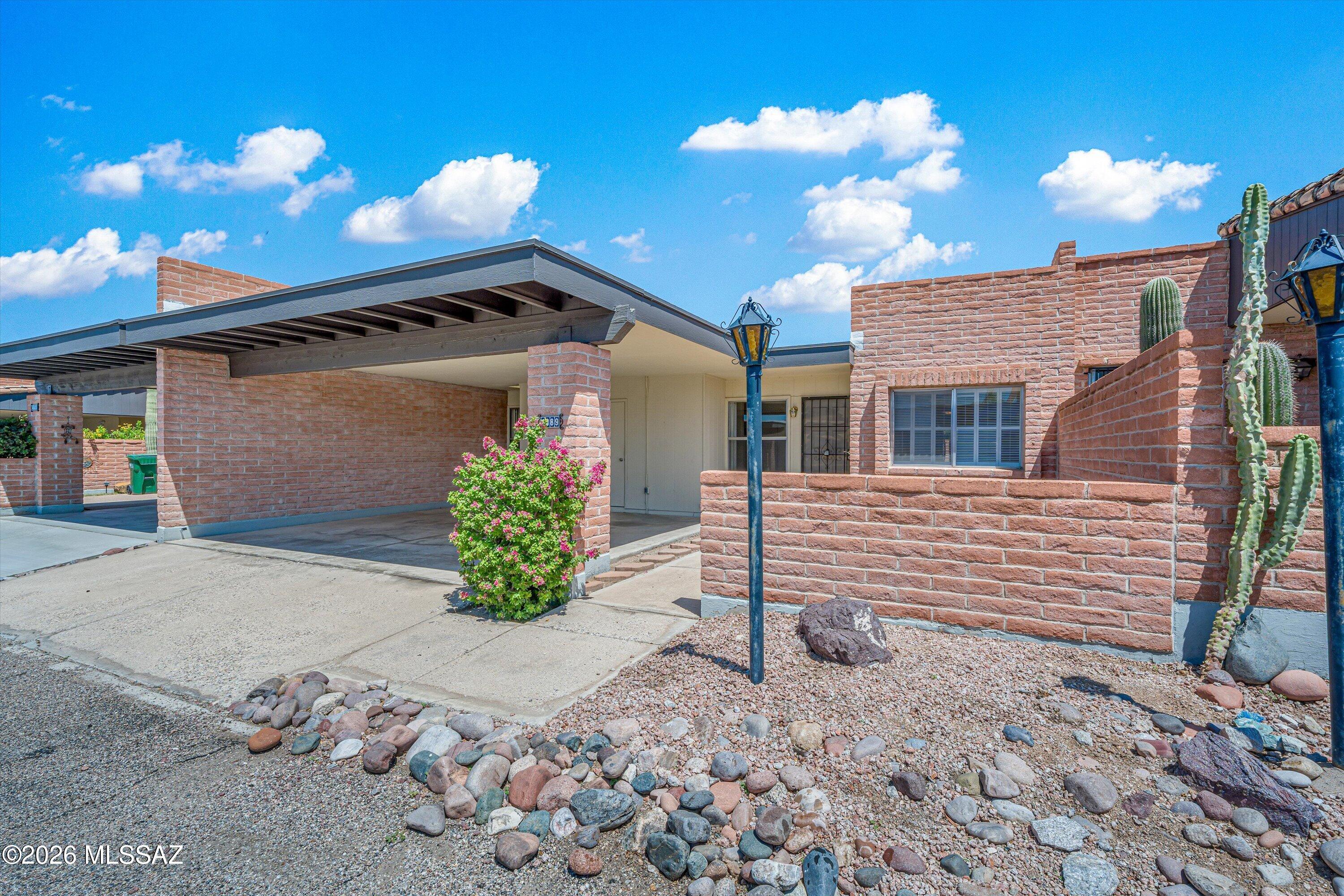 4889 E Placita Arenosa