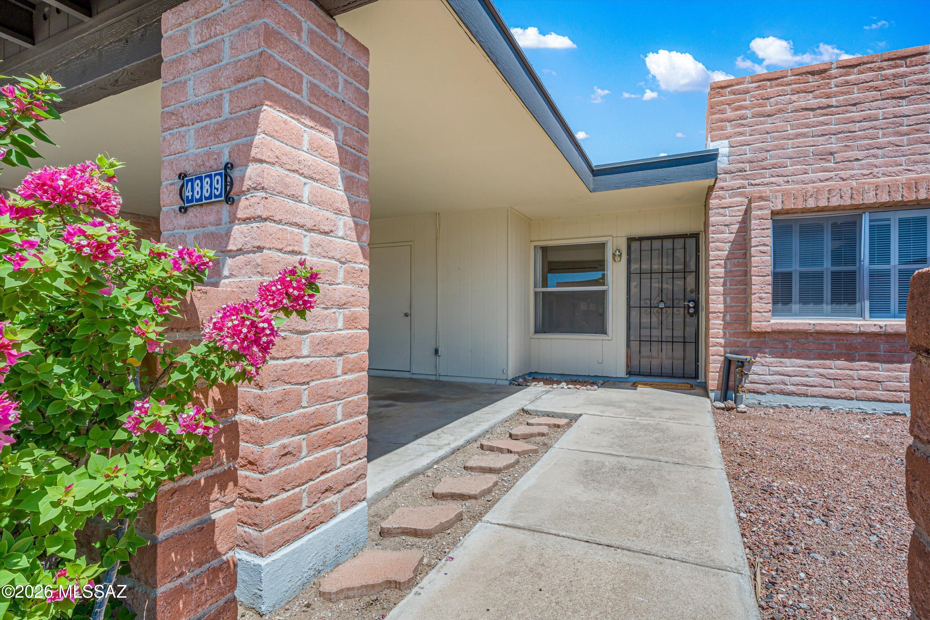4889 E Placita Arenosa