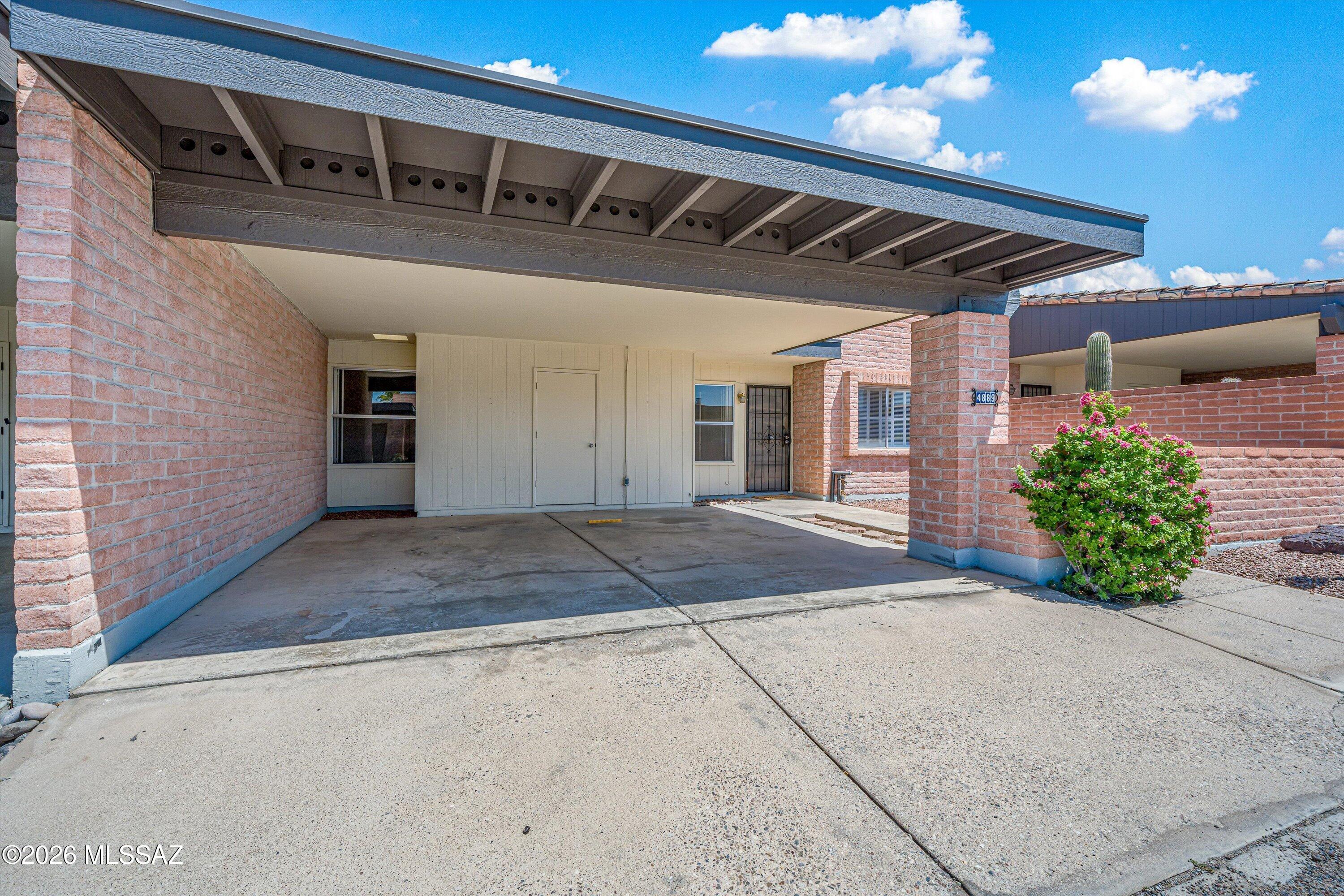 4889 E Placita Arenosa