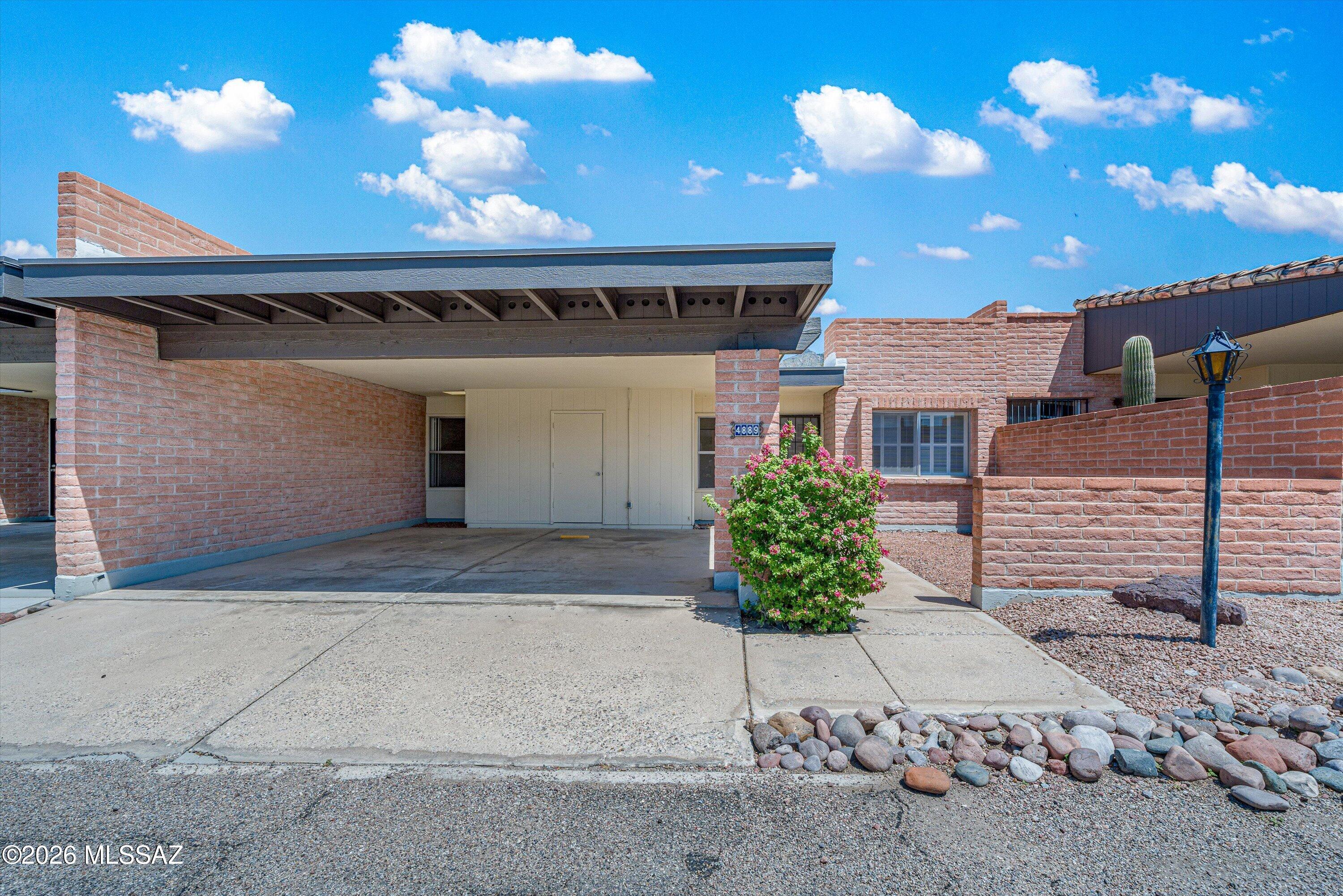 4889 E Placita Arenosa