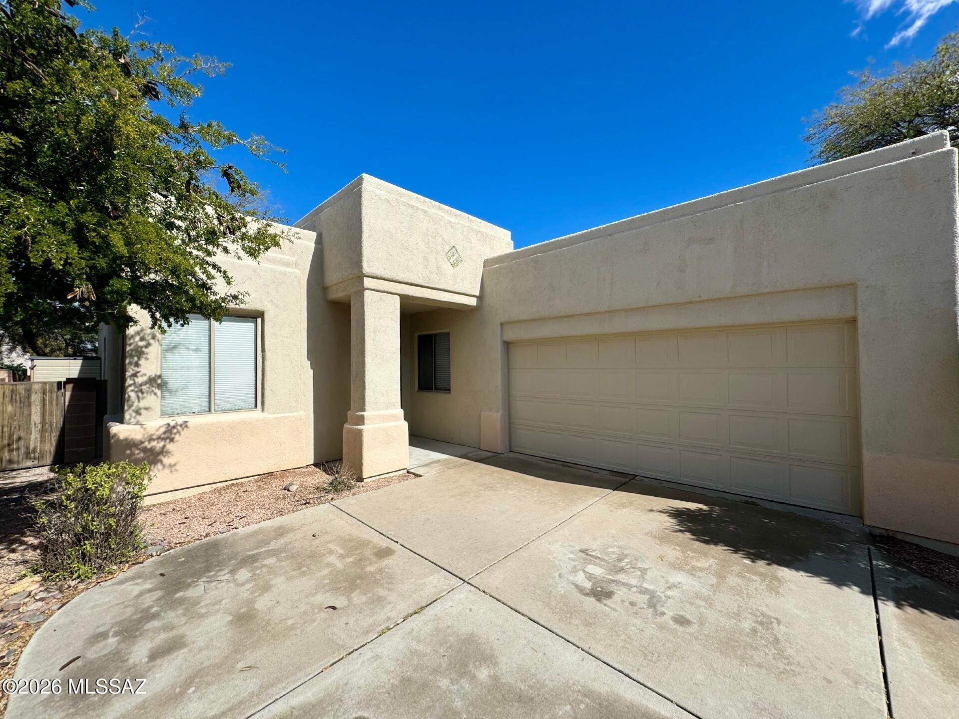 Rancho Esperero (1-343) - Residential Lease