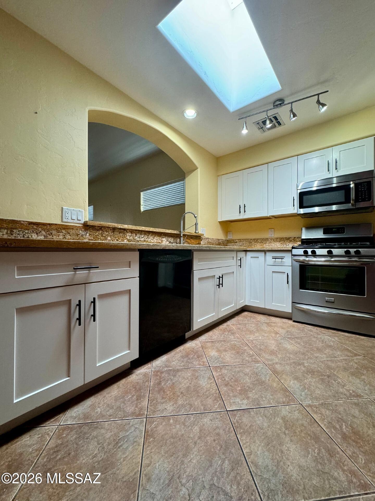Rancho Esperero (1-343) - Residential Lease