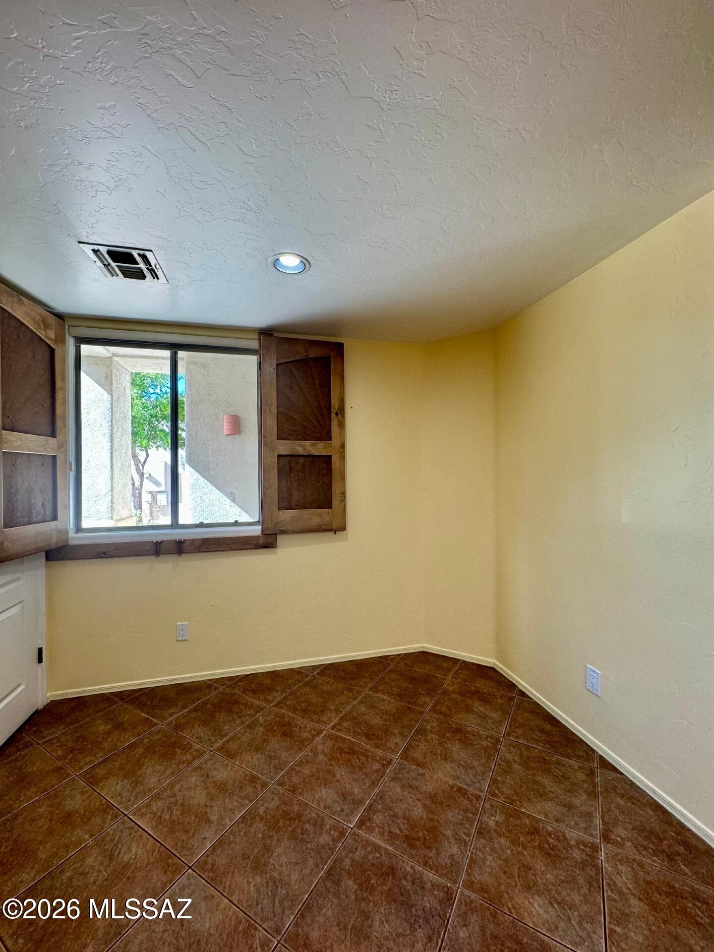 Rancho Esperero (1-343) - Residential Lease