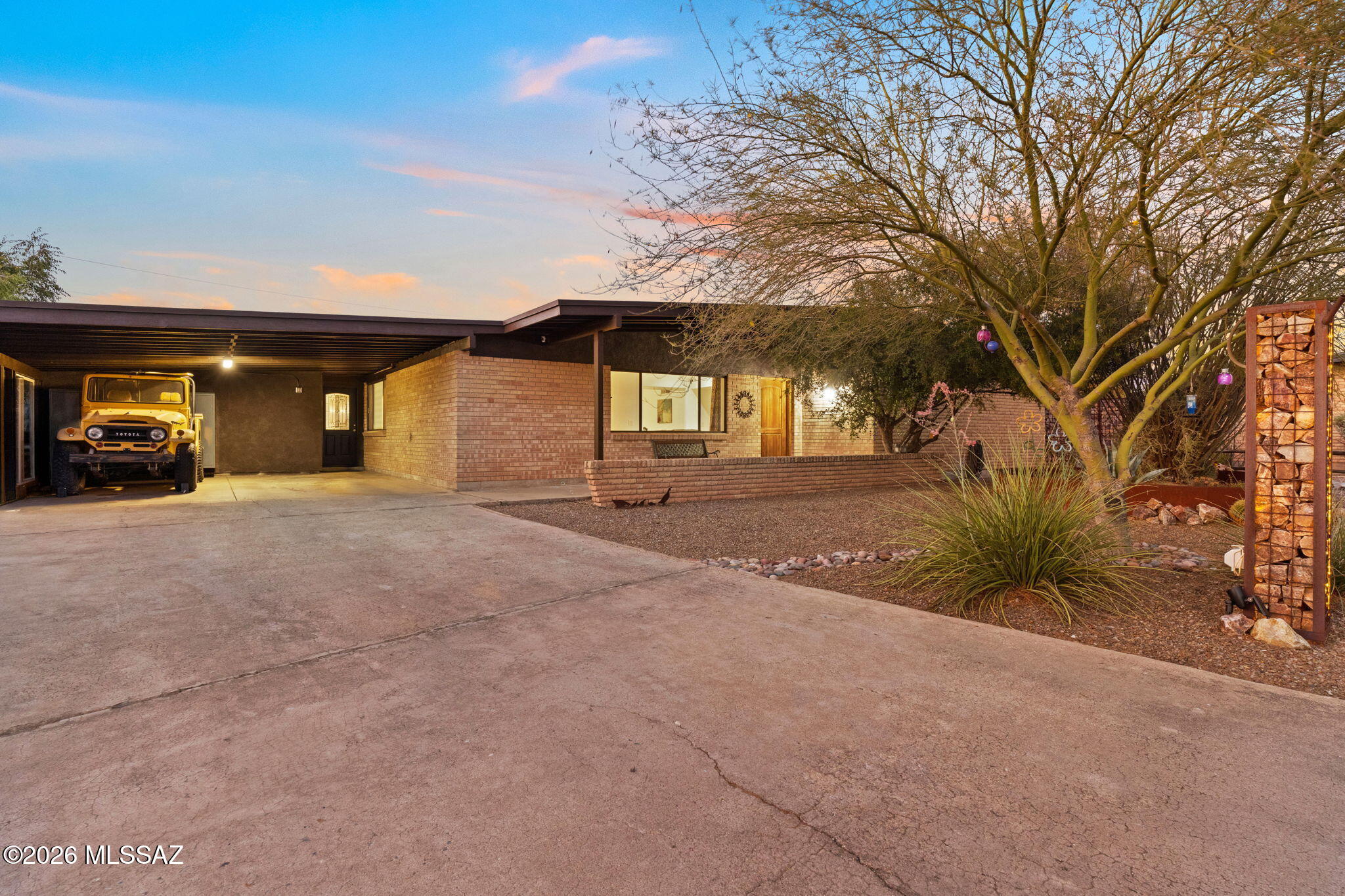 8825 E Shenandoah Place