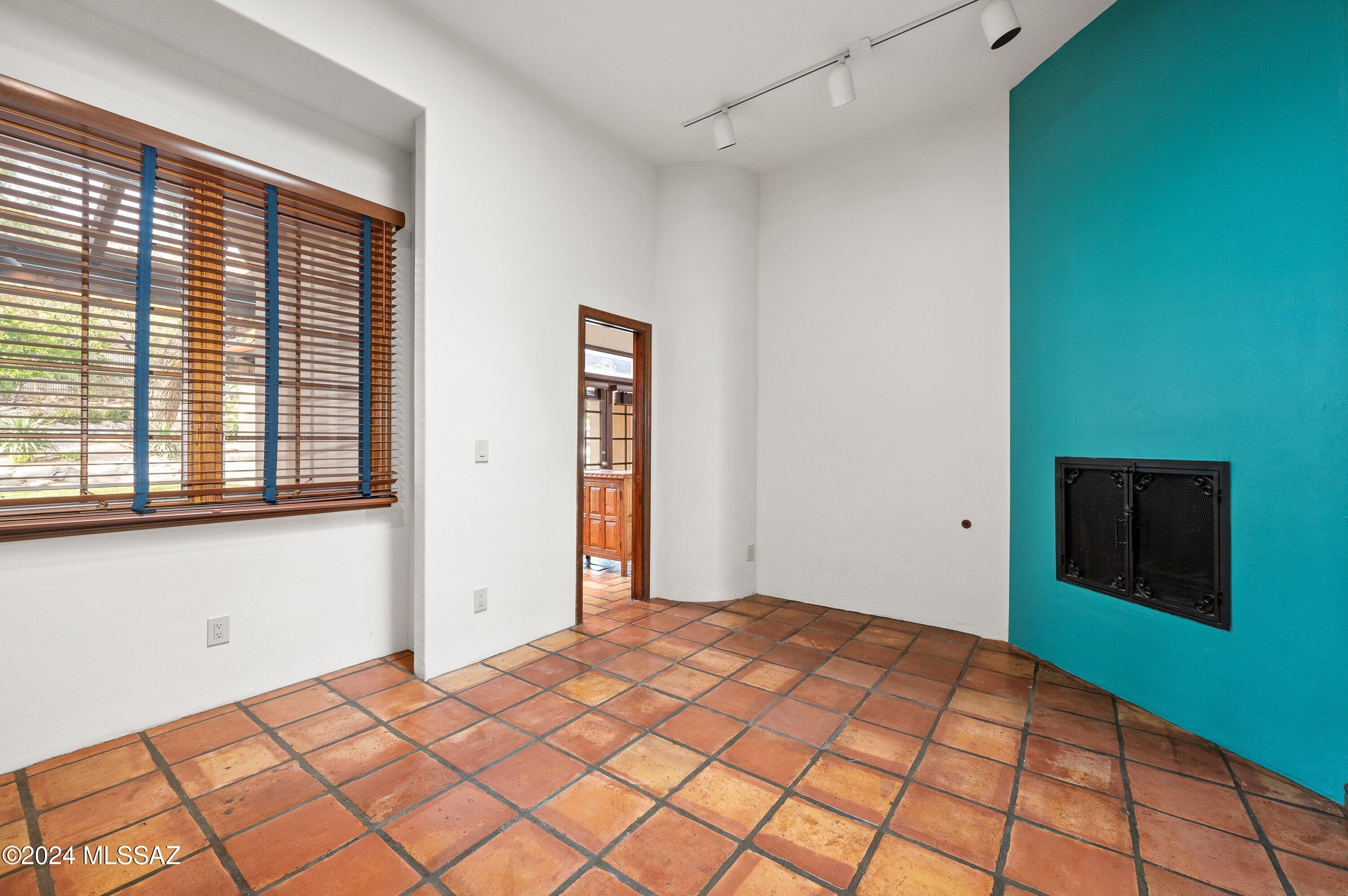 Finisterra (1-210) - Residential