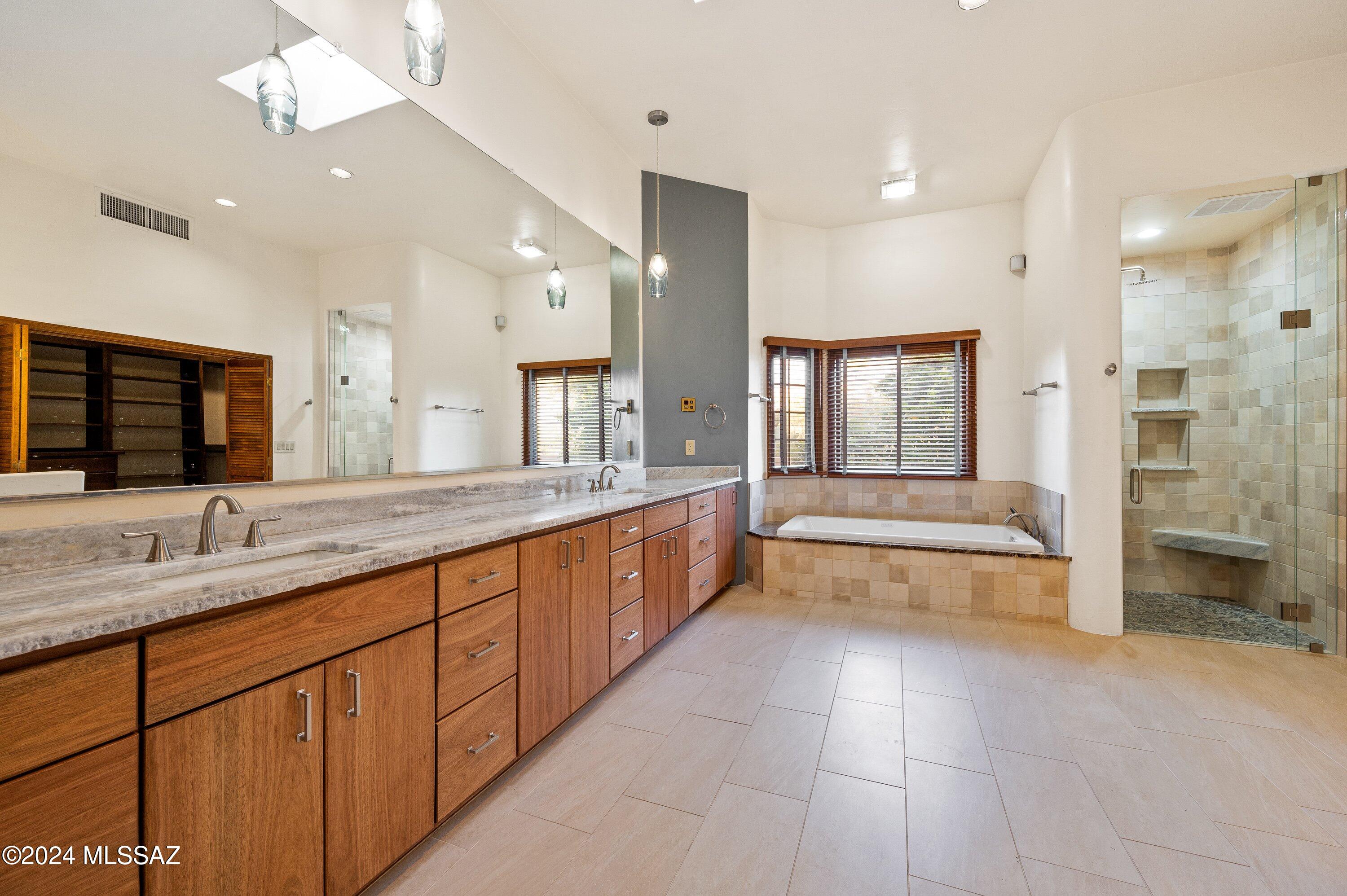 Finisterra (1-210) - Residential