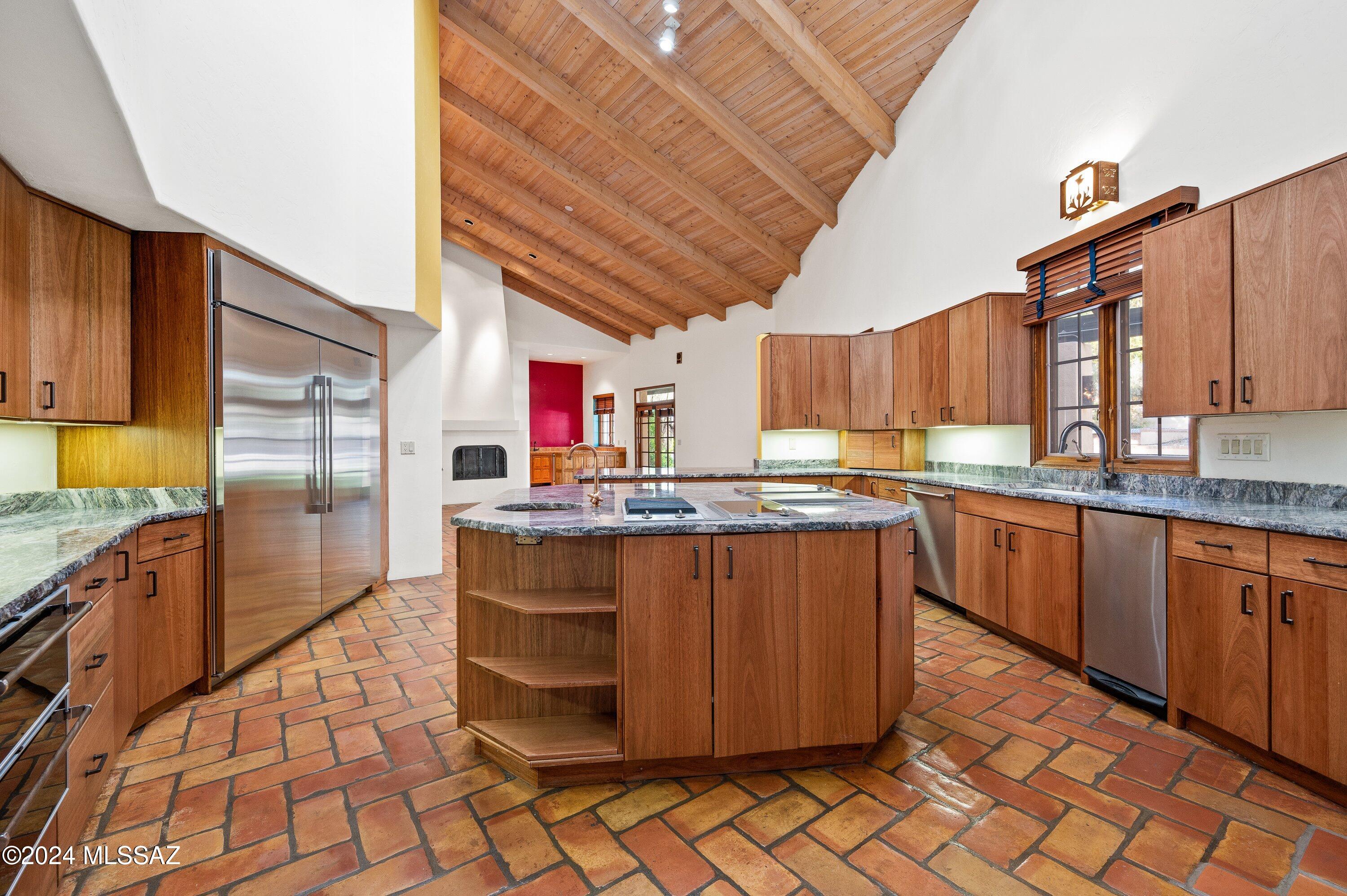 Finisterra (1-210) - Residential