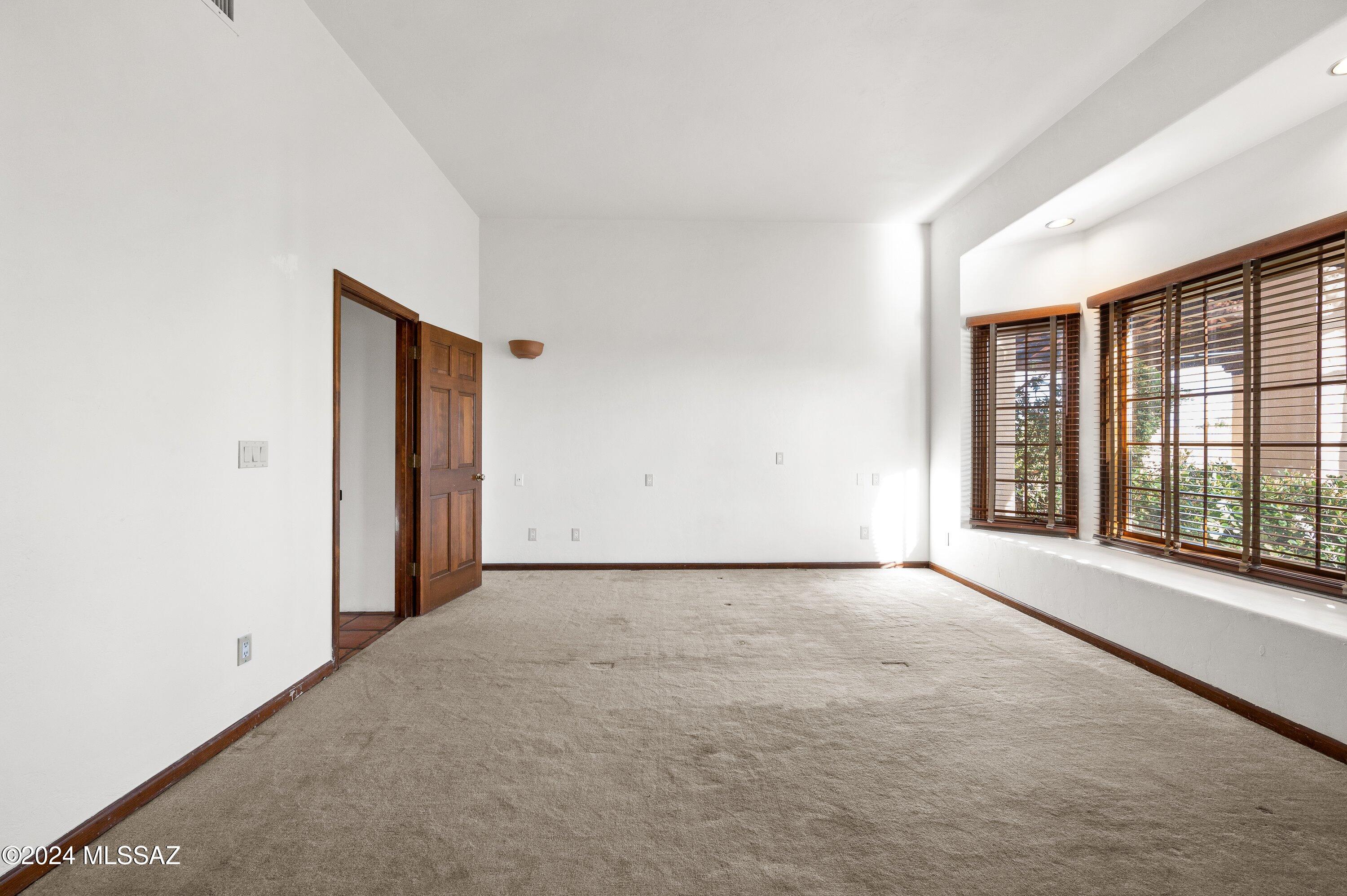 Finisterra (1-210) - Residential