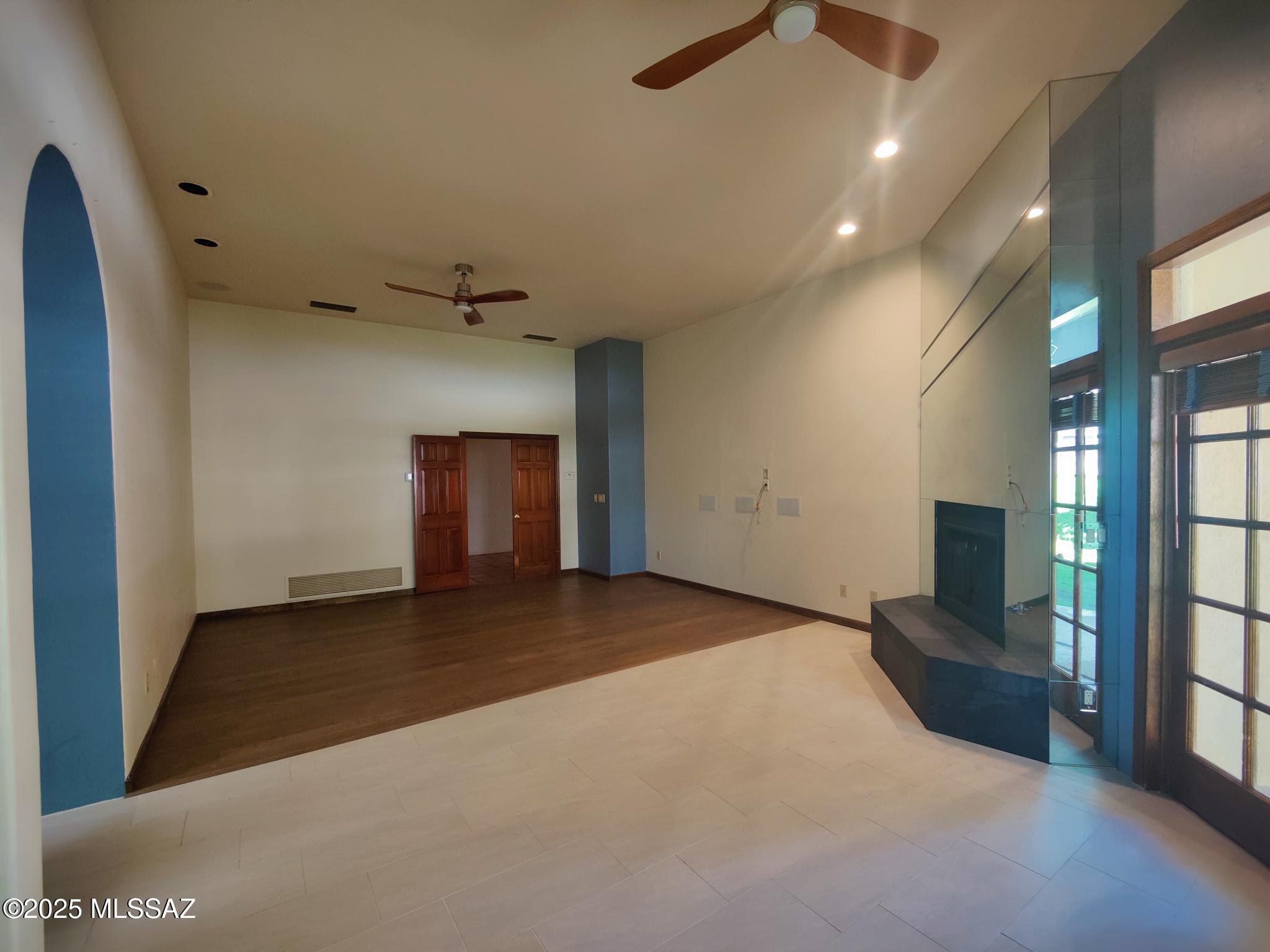 Finisterra (1-210) - Residential