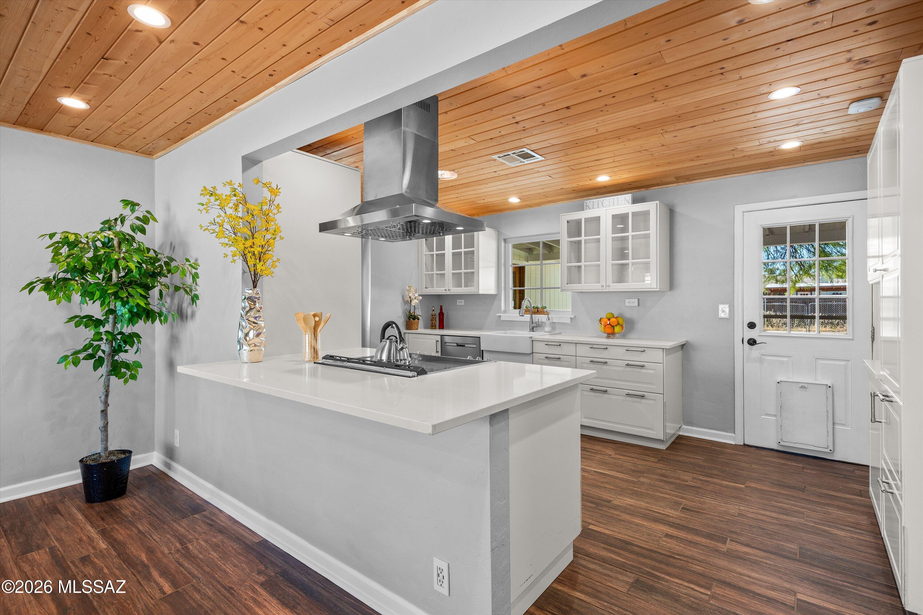 3008 E Seneca Street