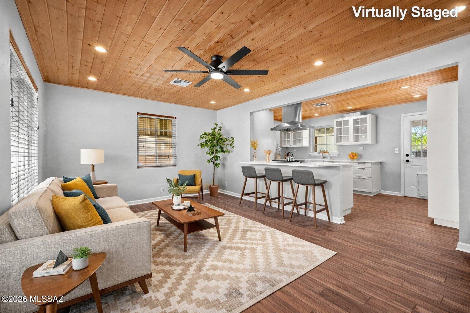 3008 E Seneca Street