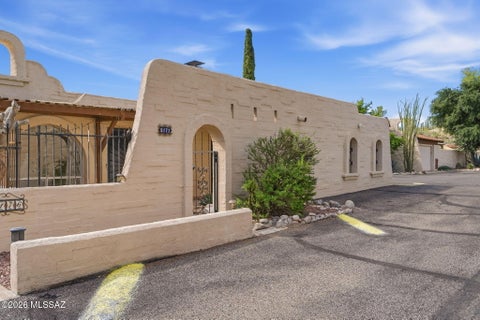 Photo of 5172 N Pueblo Villas Drive, Tucson, AZ 85704 (MLS # 22624721)