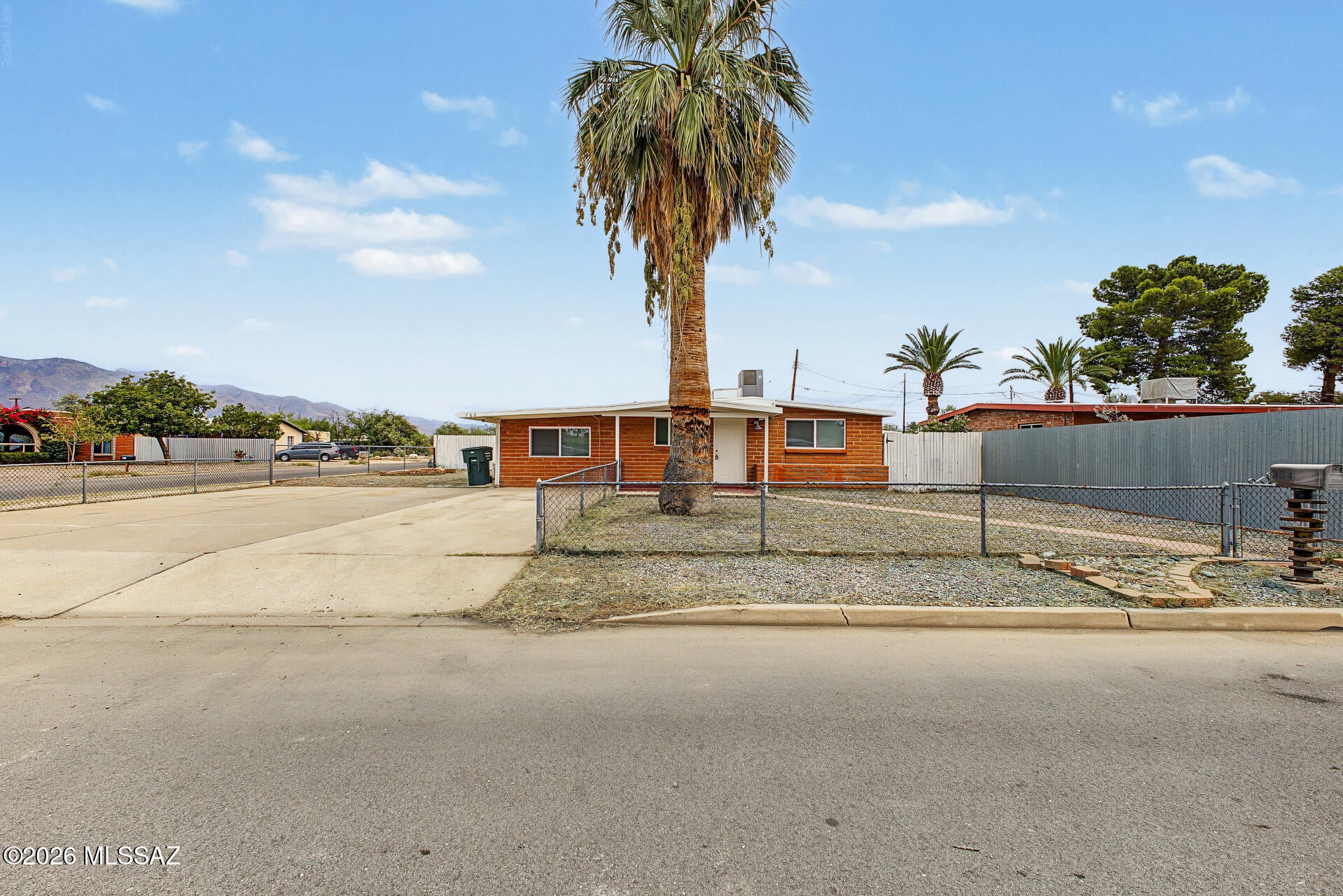 364 E Calle Arizona