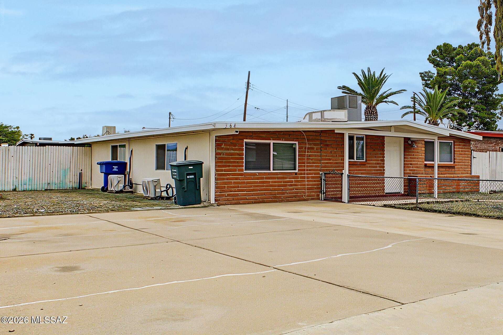 364 E Calle Arizona