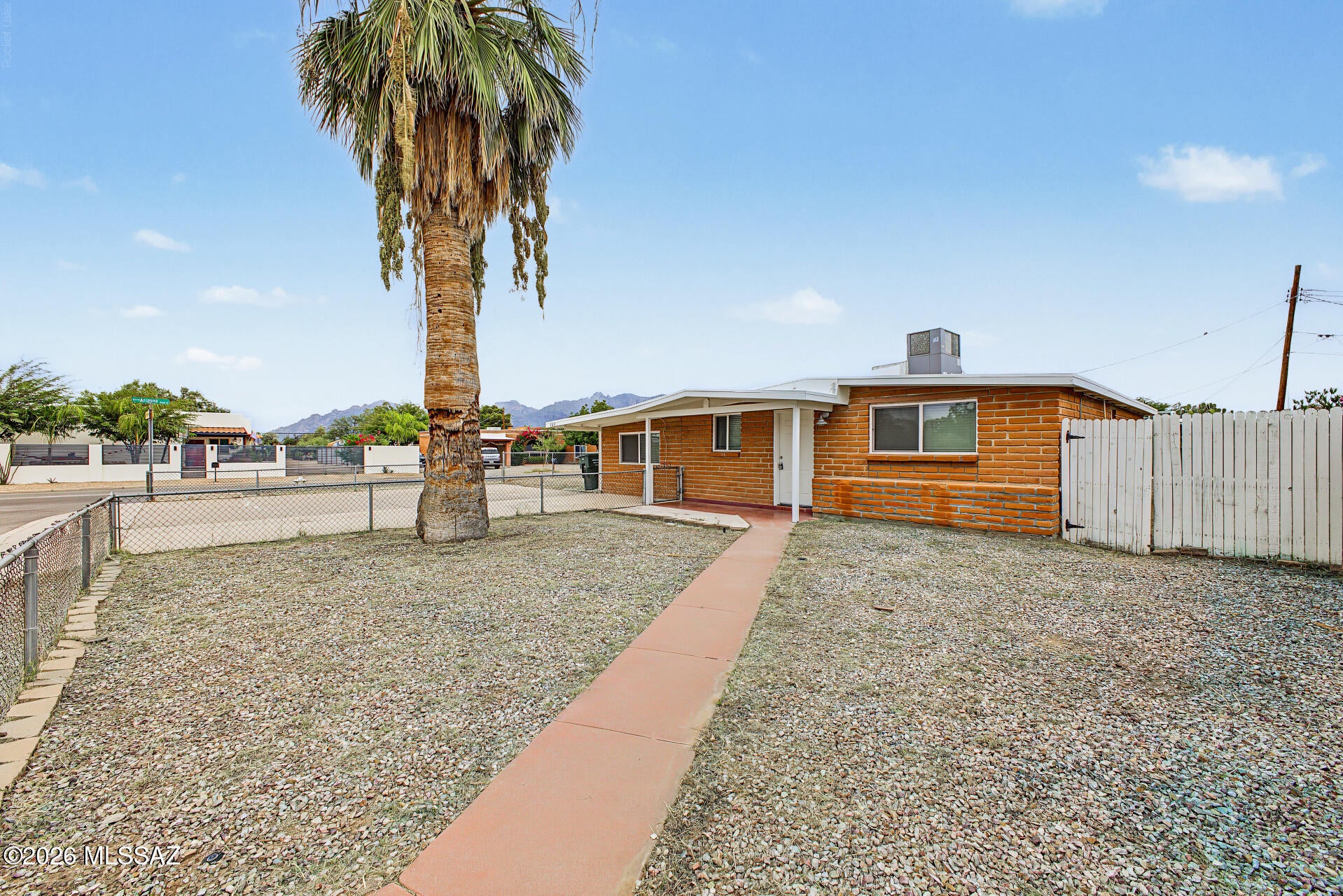 364 E Calle Arizona