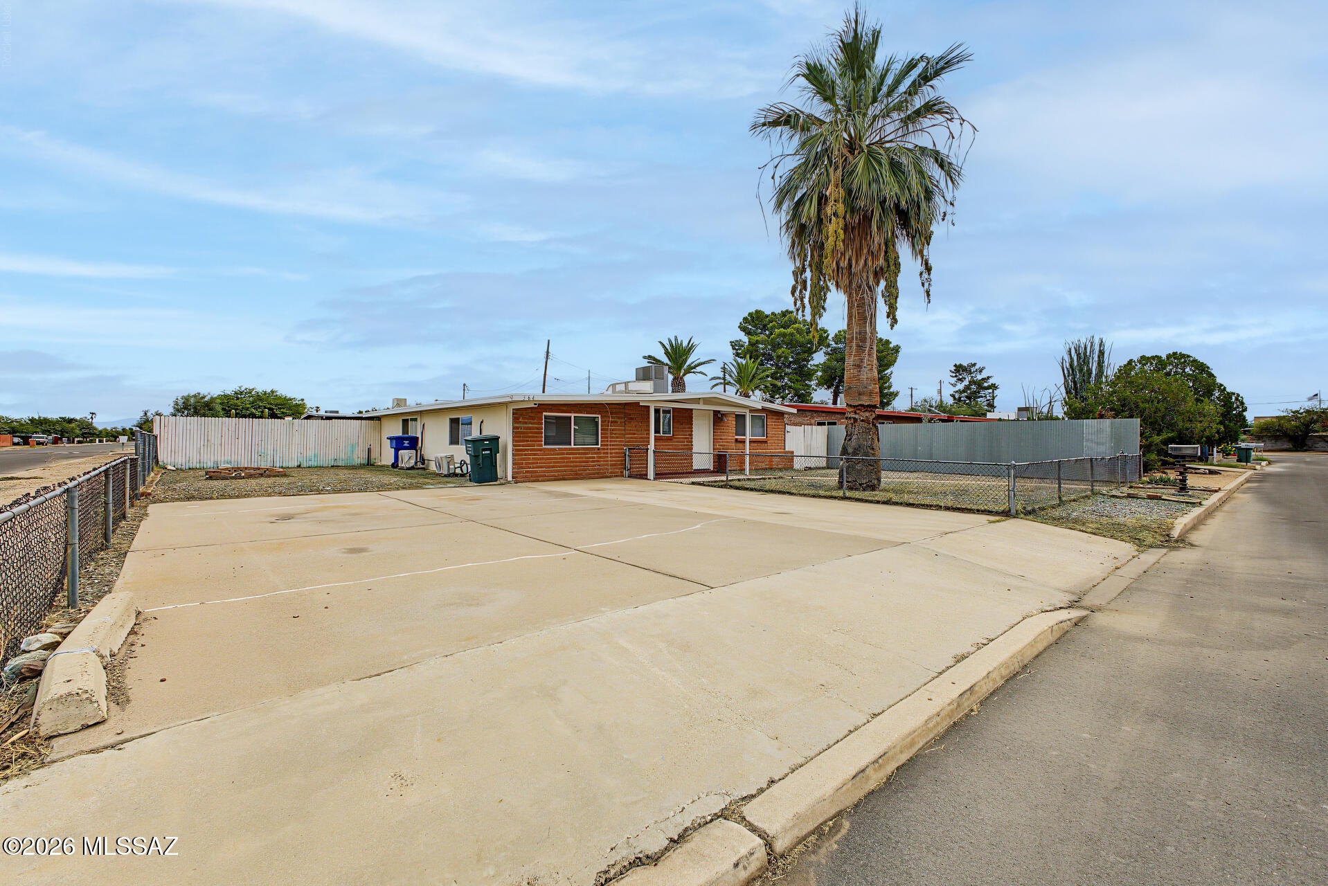 364 E Calle Arizona