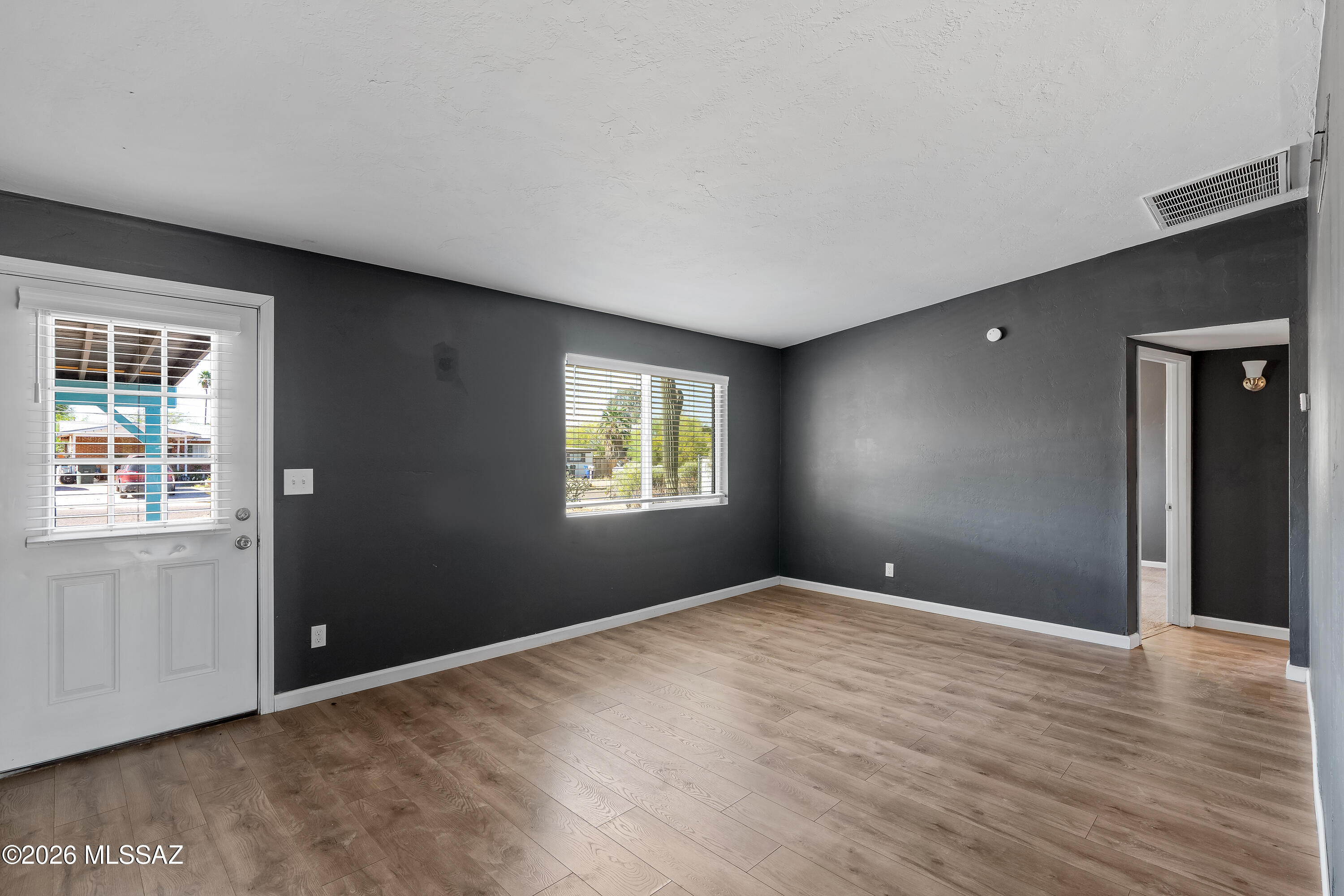 843 E Alturas Street