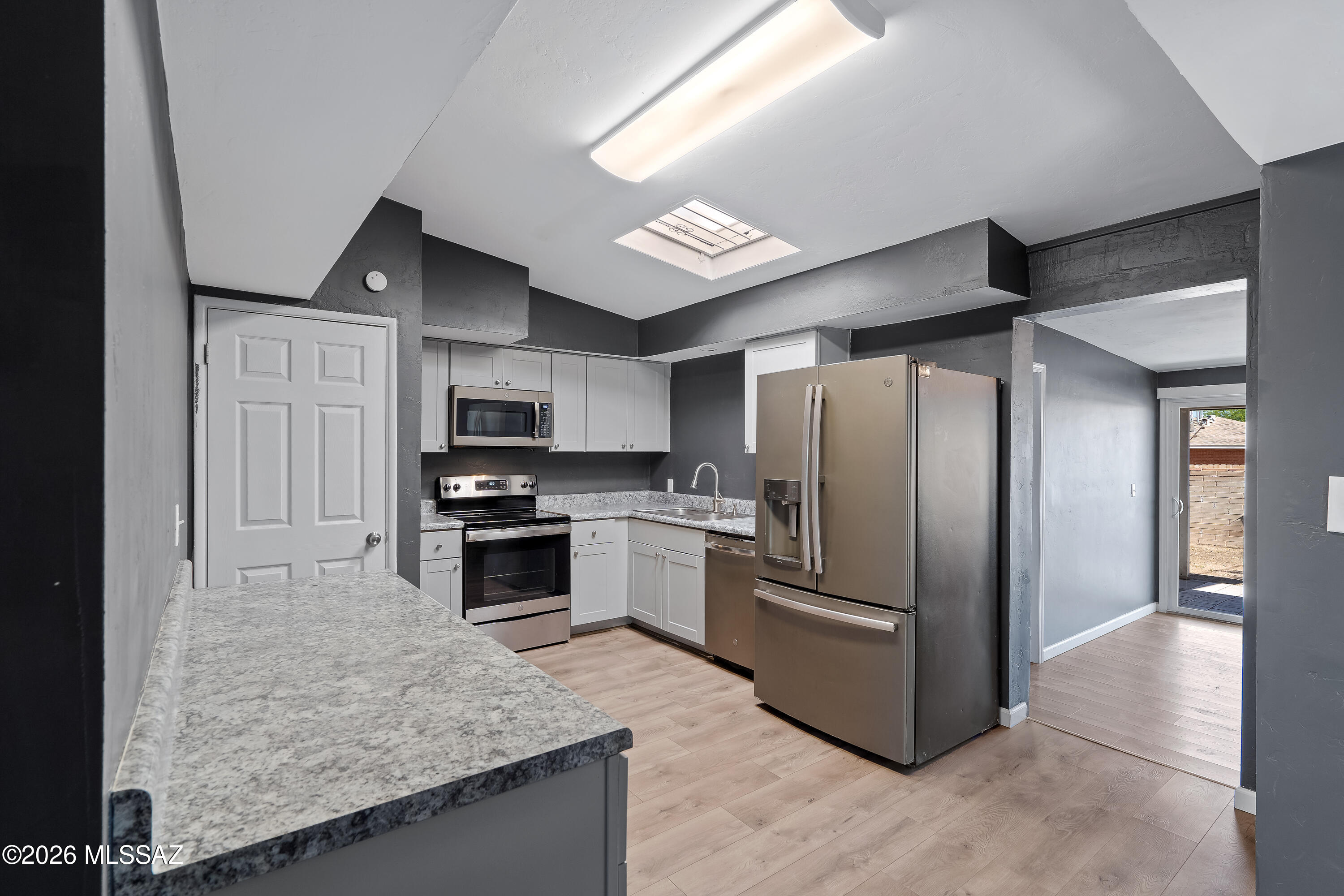 843 E Alturas Street